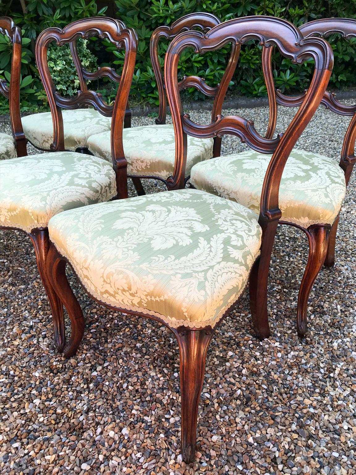 Hand-Crafted Set of 6 Victorian Rosewood Spoon Back Dining Chairs For Sale