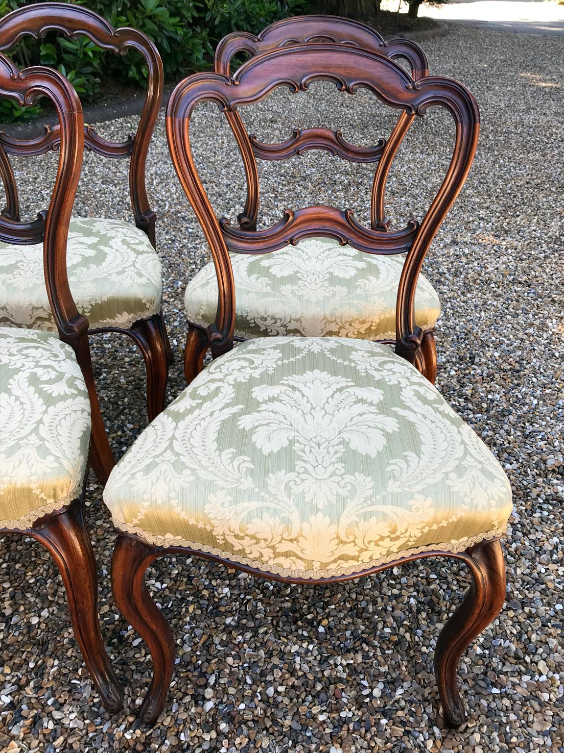 Set of 6 Victorian Rosewood Spoon Back Dining Chairs In Good Condition For Sale In Richmond, London, Surrey