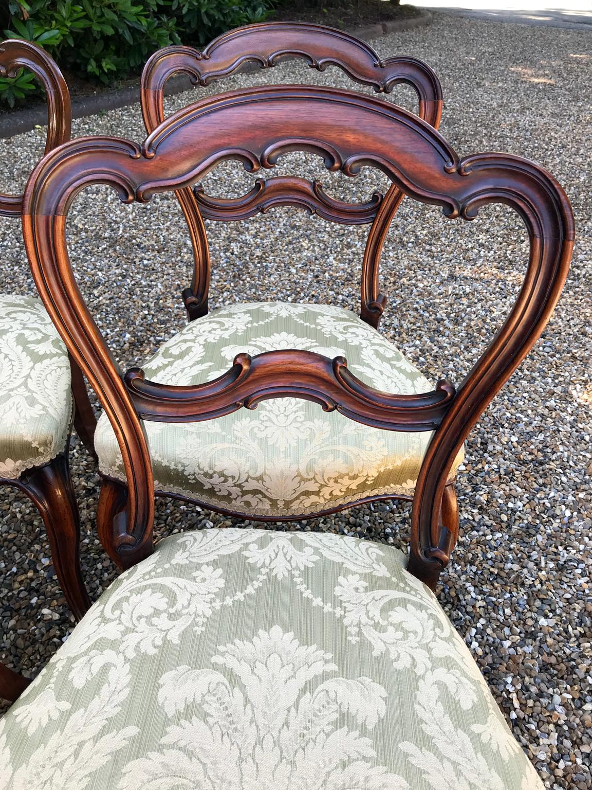 19th Century Set of 6 Victorian Rosewood Spoon Back Dining Chairs For Sale