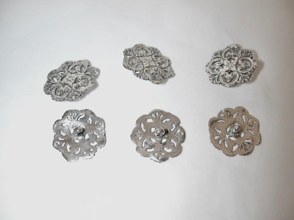 Vittoriano Set di 6 bottoni d'argento vittoriani in un astuccio di pelle rivestito Londra 1896 in vendita