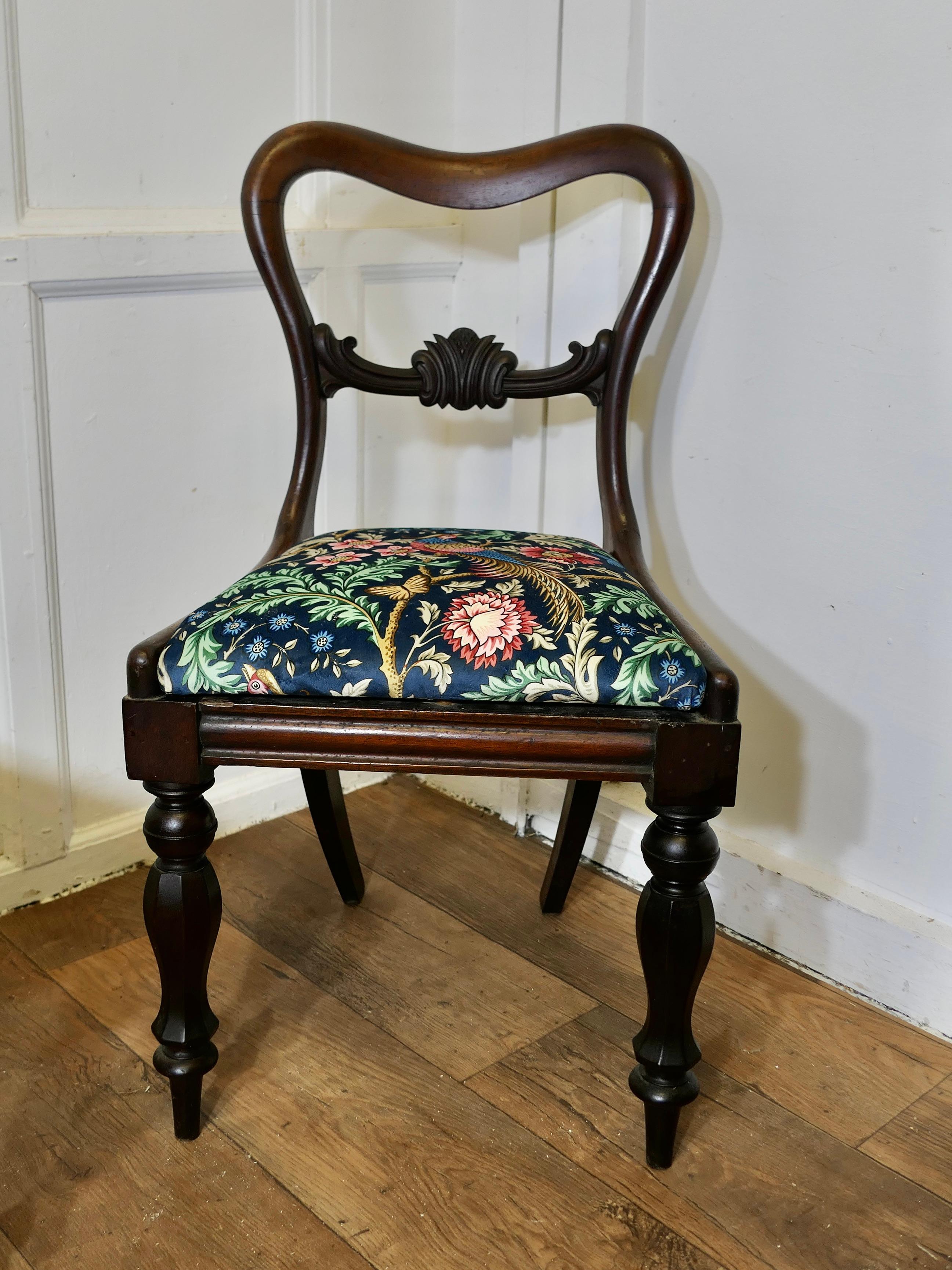 Set of 6 Victorian Upholstered Dining Chairs

A superb quality set of chairs, the chairs have a shaped balloon back top rail, turned legs and they have new upholstery, the chairs have been covered with Liberty Blue Oakmere Velvet, a superb soft