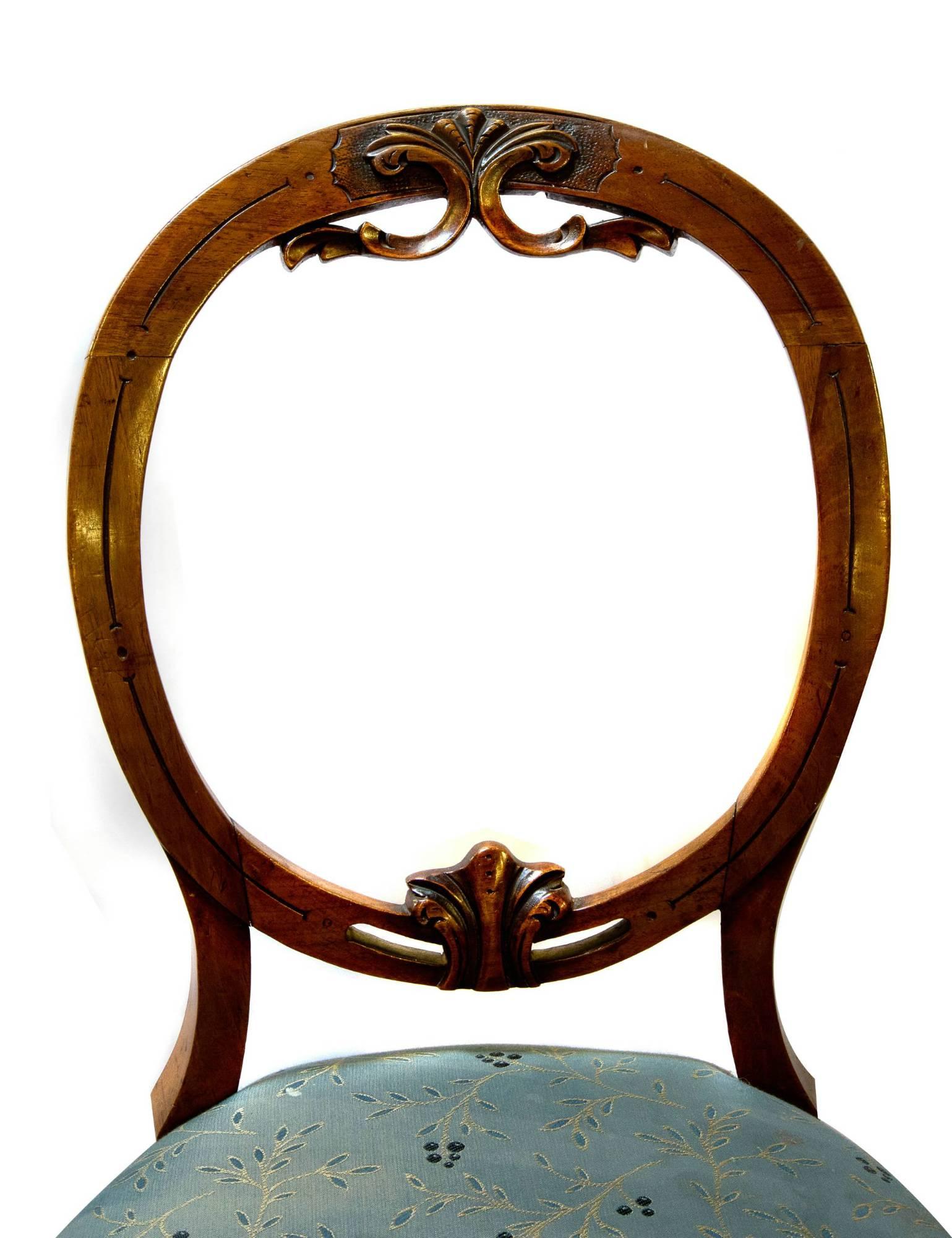 Set of 6 Victorian Walnut Ballooon Back Dining Chairs, circa 1870 3