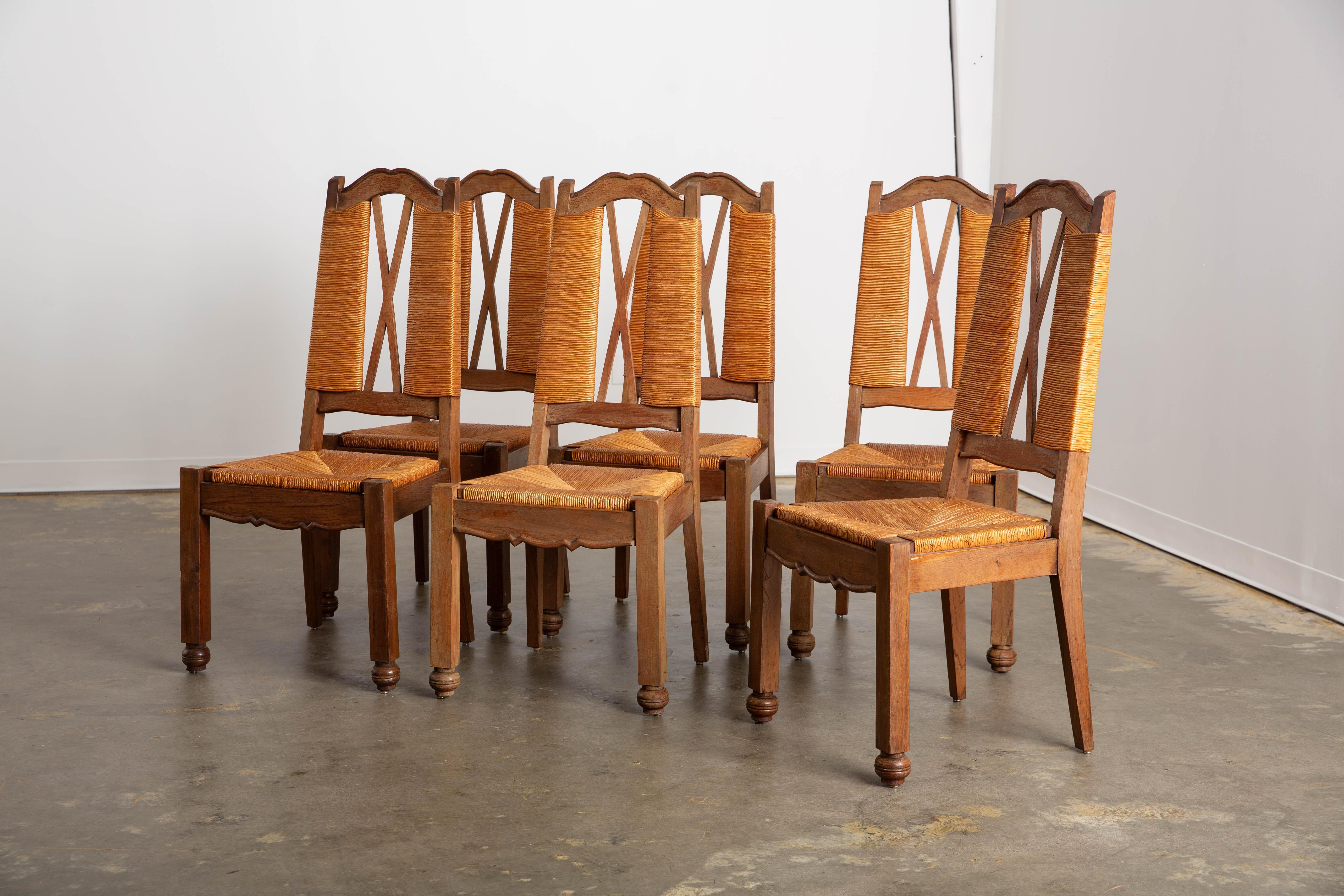 Set di 6 sedie da pranzo vintage in Oak francese degli anni '40 con sedili in canna in vendita 9
