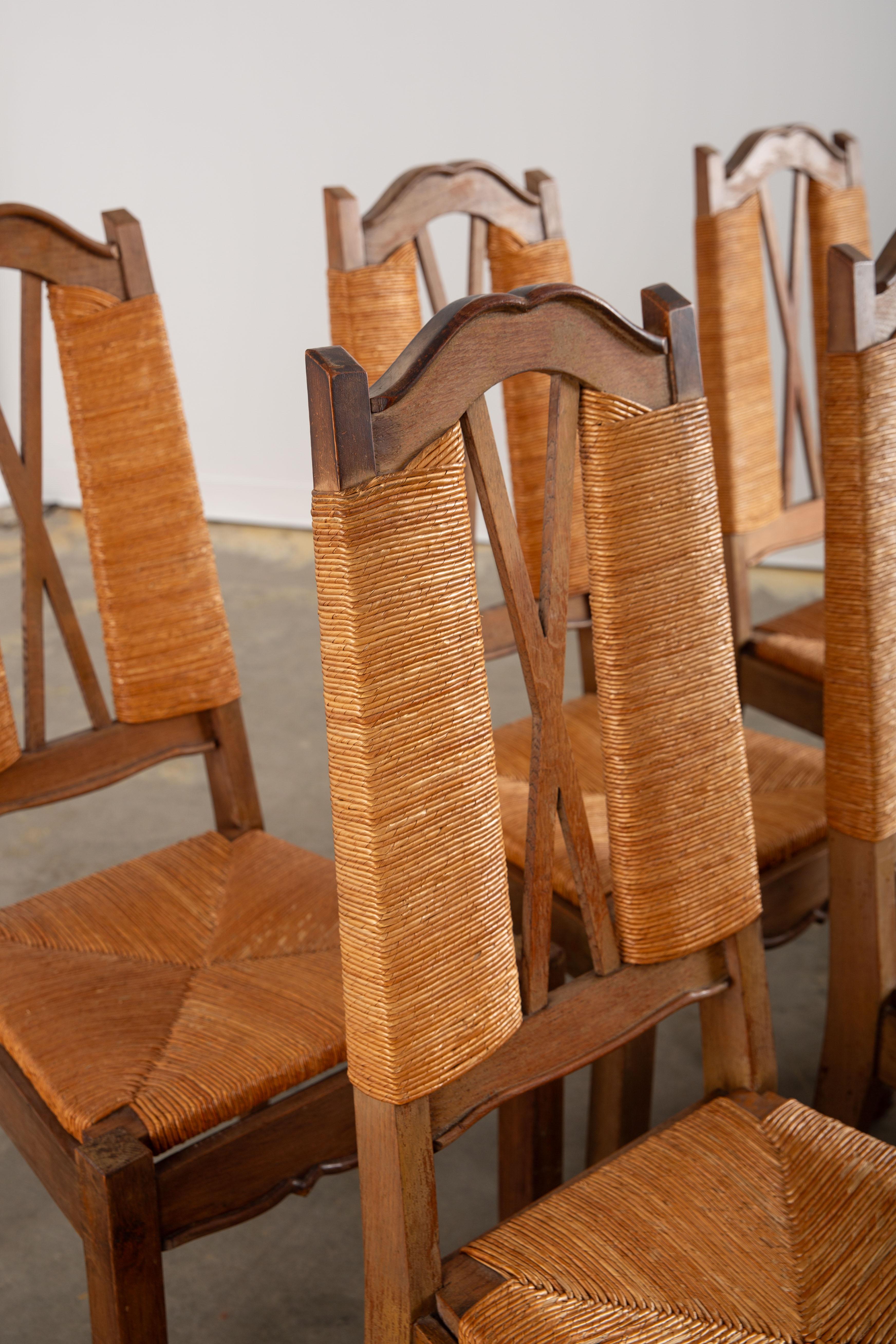 Francese Set di 6 sedie da pranzo vintage in Oak francese degli anni '40 con sedili in canna in vendita