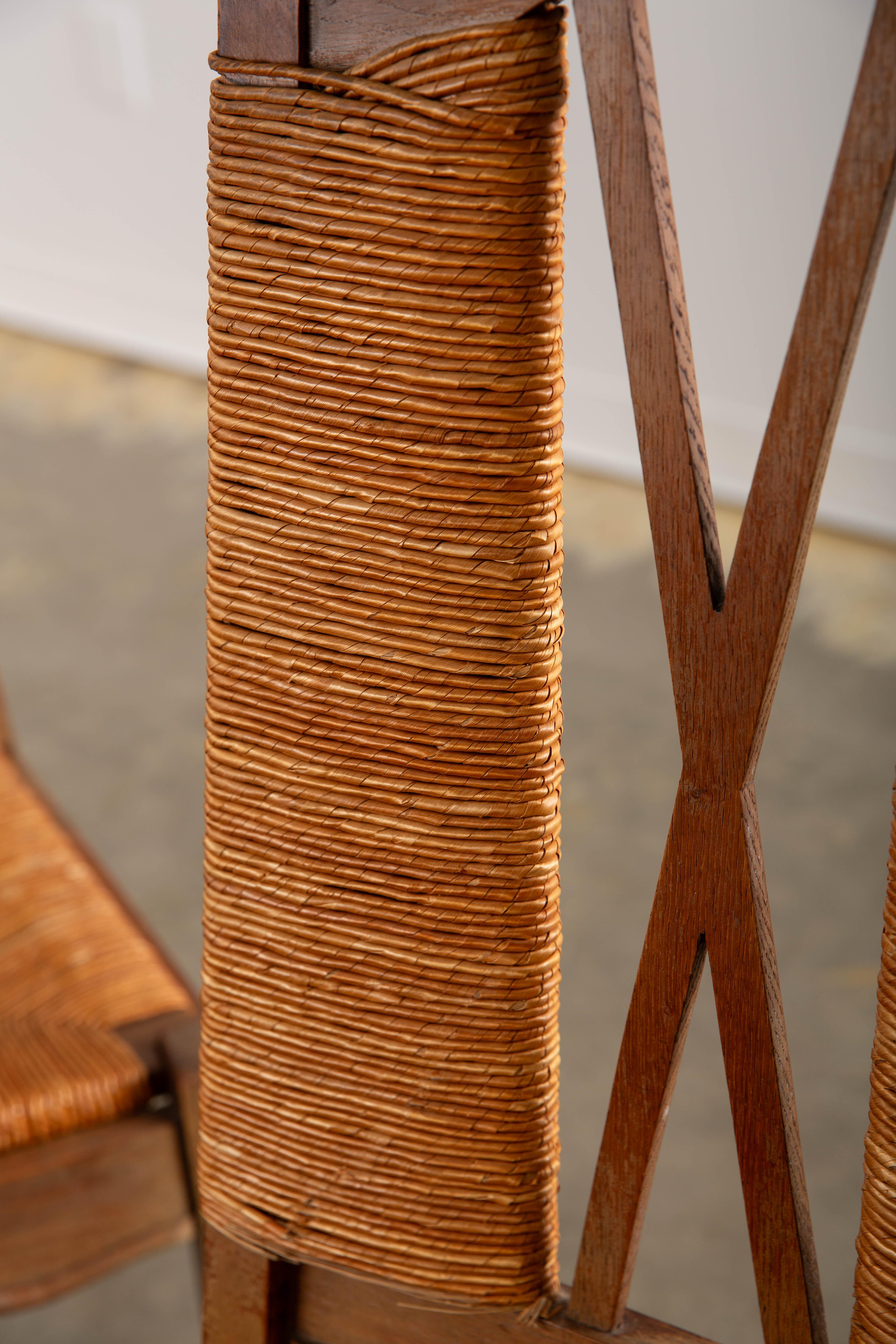 Set di 6 sedie da pranzo vintage in Oak francese degli anni '40 con sedili in canna In condizioni buone in vendita a New York, NY