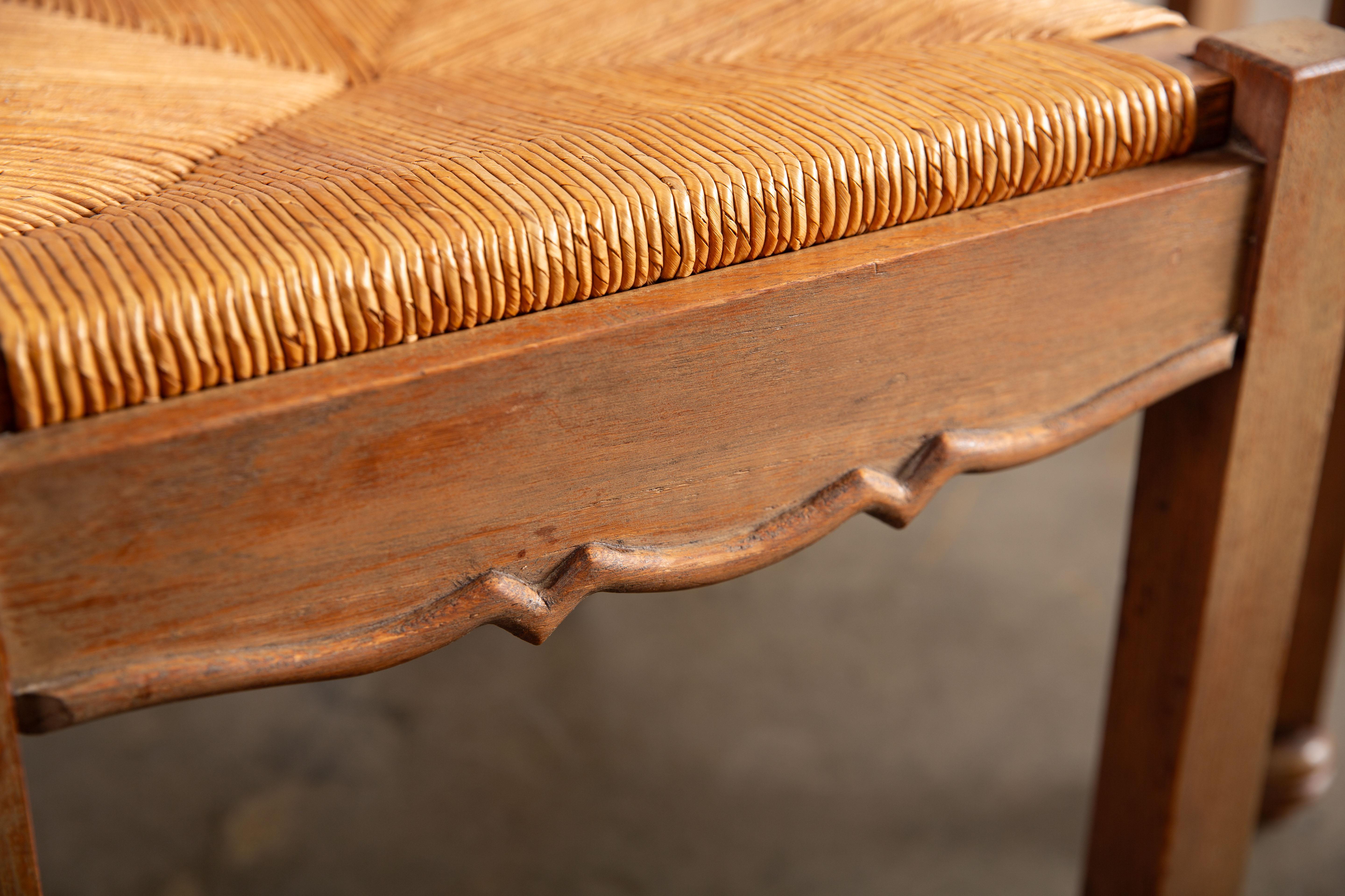 Set di 6 sedie da pranzo vintage in Oak francese degli anni '40 con sedili in canna in vendita 2