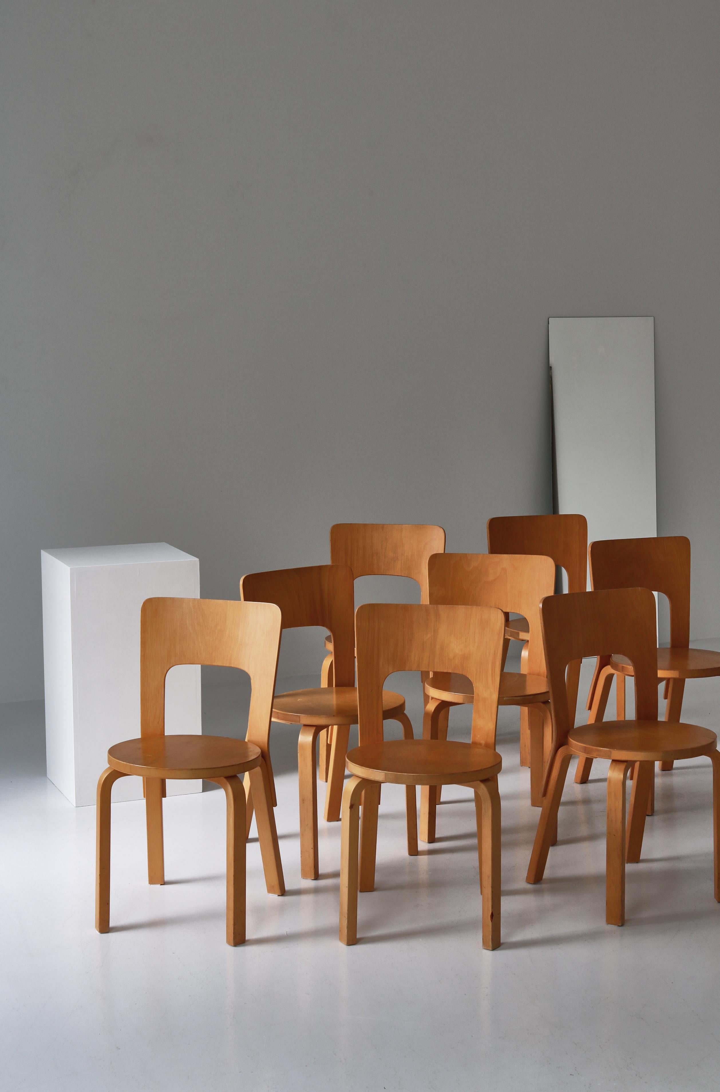Reserved for Supersano S.L
Set of 6 vintage production model 66 chair by Alvar Aalto made in the 1970s. The chairs are made of laminated birch and have a beautiful glow and patina. Worn but without any structural damages.
Aaltos iconic Chair 66 is a
