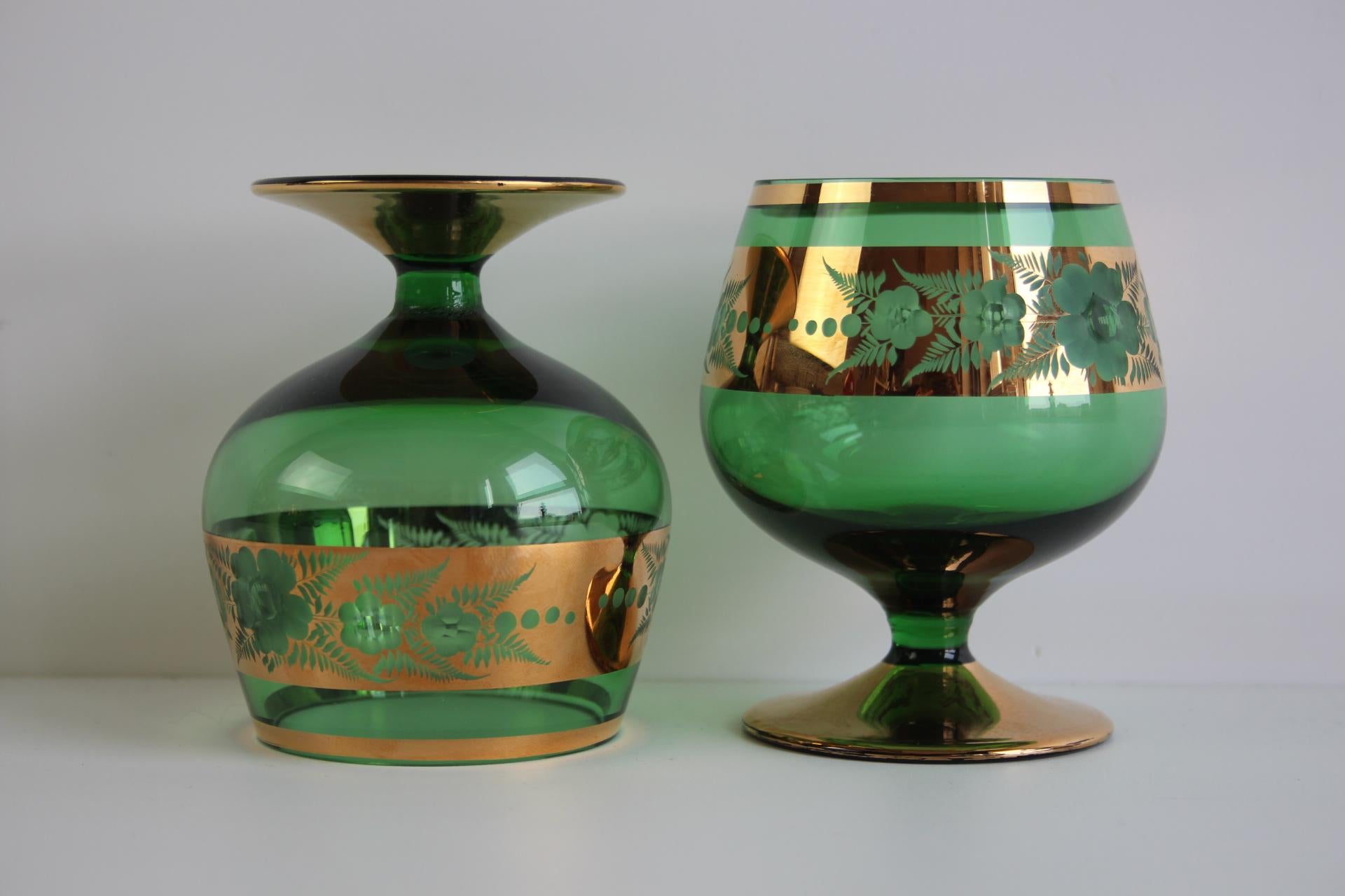 Set of 6 Vintage Bohemian Green and Gold Gilded Glasses For Sale 5