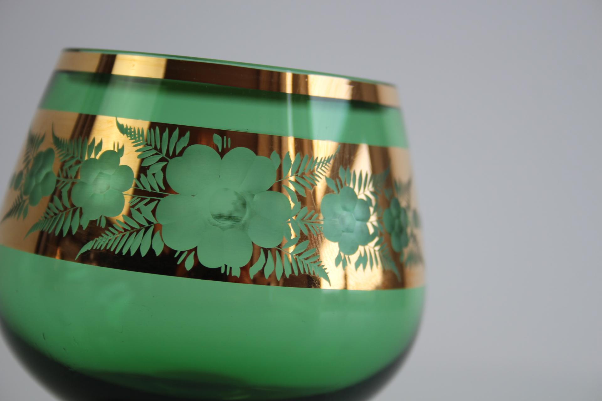 Mid-20th Century Set of 6 Vintage Bohemian Green and Gold Gilded Glasses For Sale