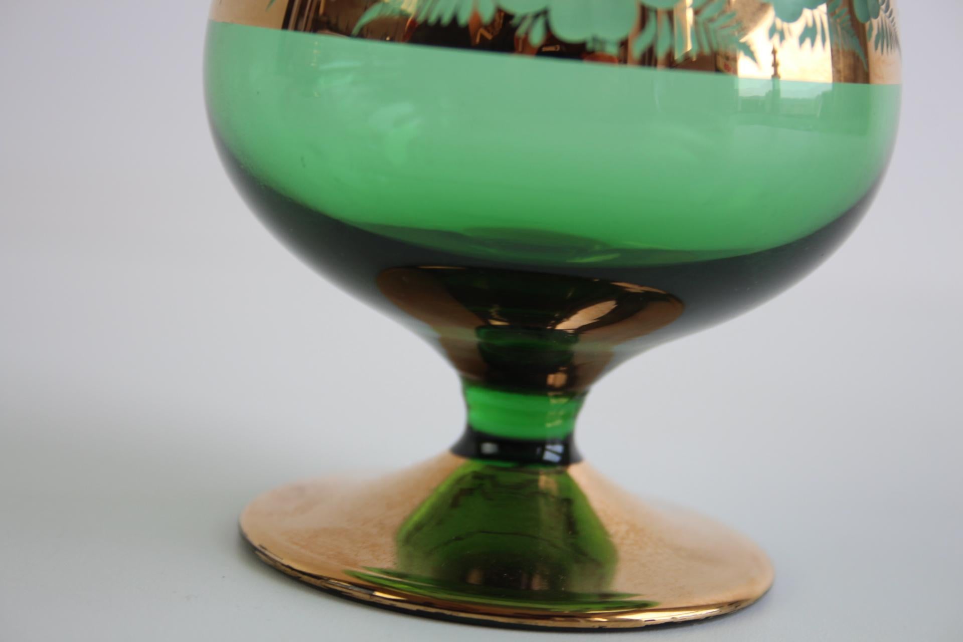 Set of 6 Vintage Bohemian Green and Gold Gilded Glasses For Sale 1