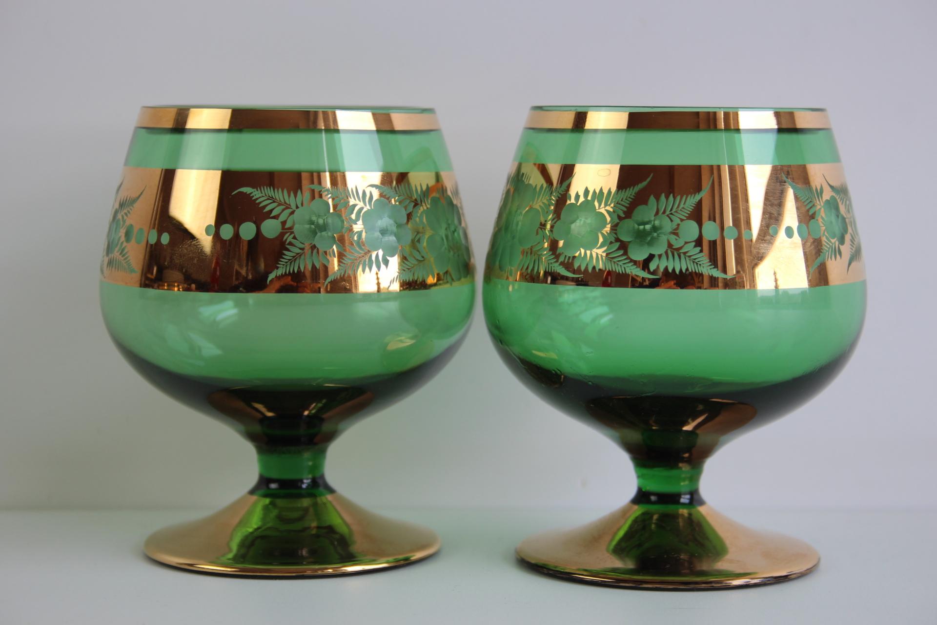 Set of 6 Vintage Bohemian Green and Gold Gilded Glasses For Sale 3