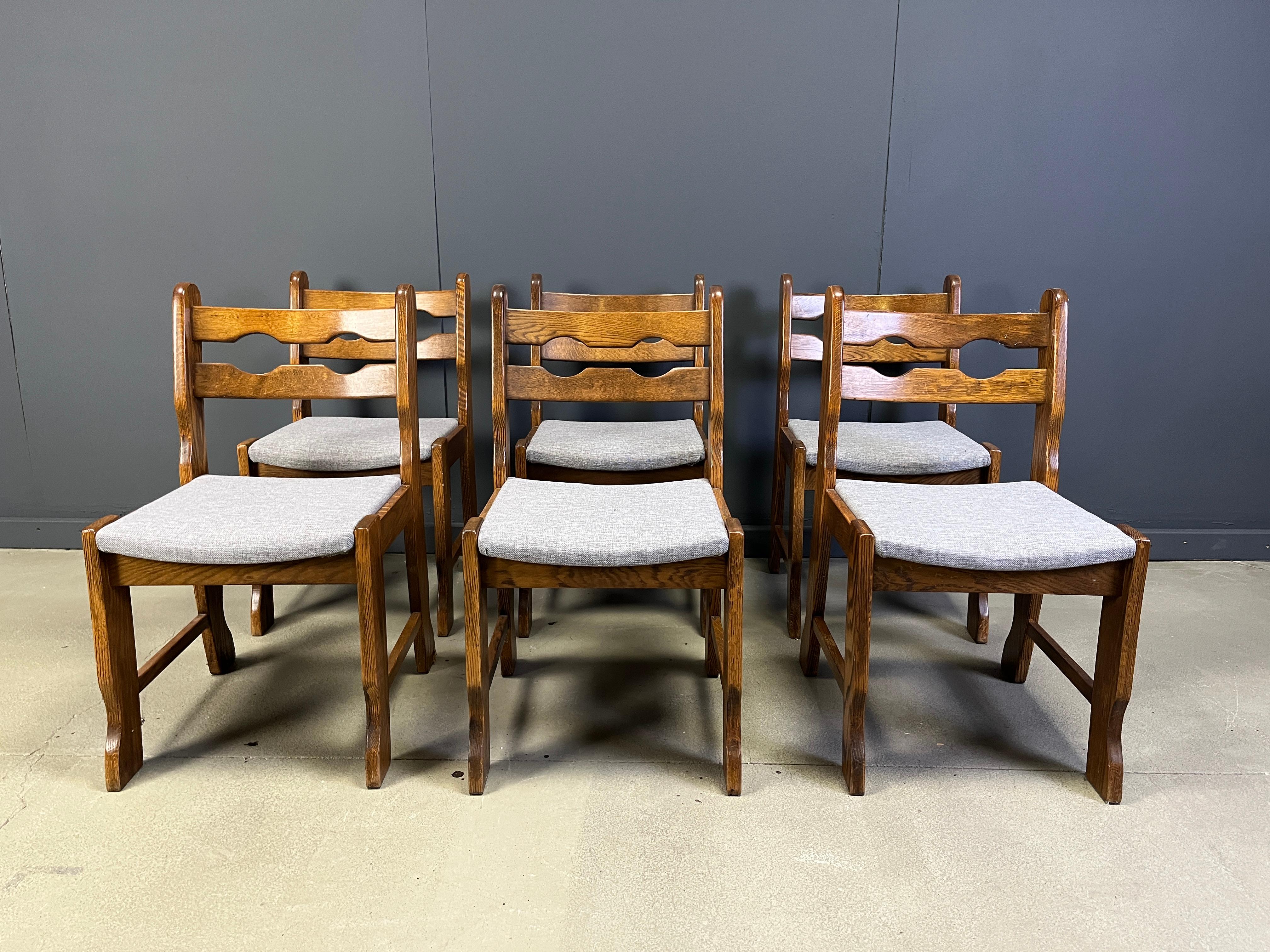 Nicely designed brutalist dining chairs with oak frames and fabric seats.

Beautiful, timeless design which is very sturdy as well.

Good original condition.

1960s - Germany

The seats can be reupholstered uppon request.

Dimensions:
Height: