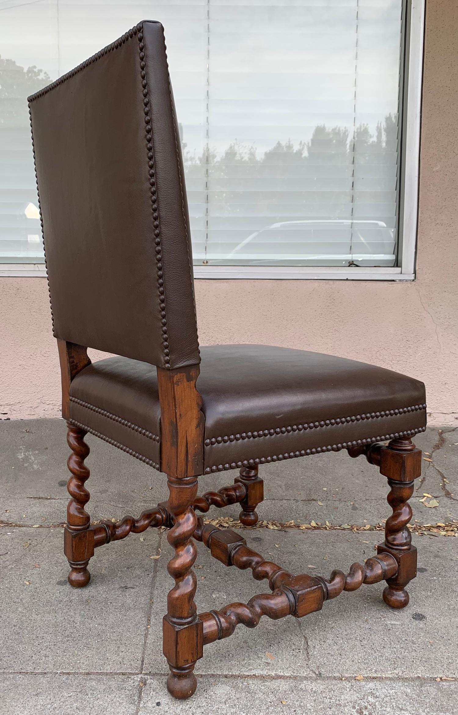 Nice set of 6 vintage chairs designed and manufactured in the US in the 1960s, they have beautifully sculpted legs/bases, the leather is a chocolate brown with a nailhead trimming.
The chairs are in very good condition and are ready to be