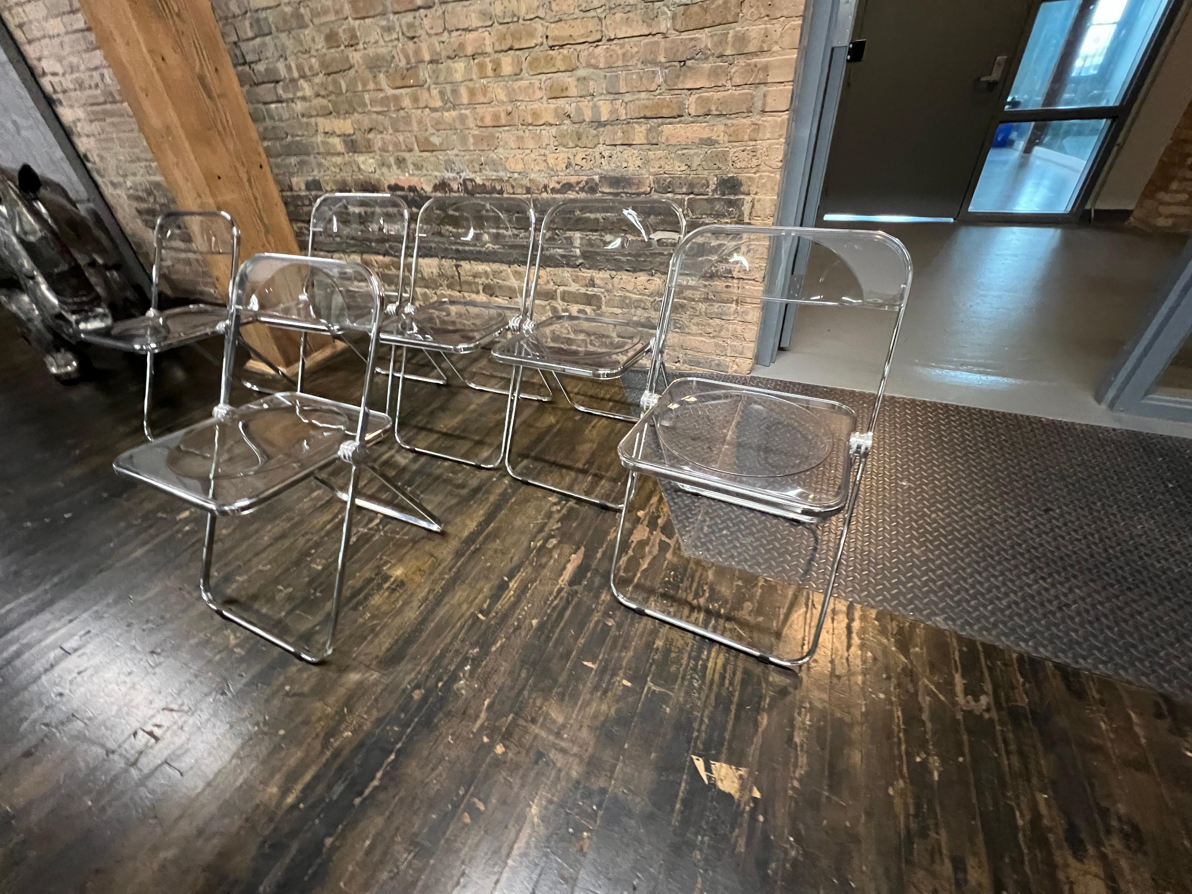 Italiano Set di 6 sedie vintage in lucite trasparente e cromo di Castelli in vendita