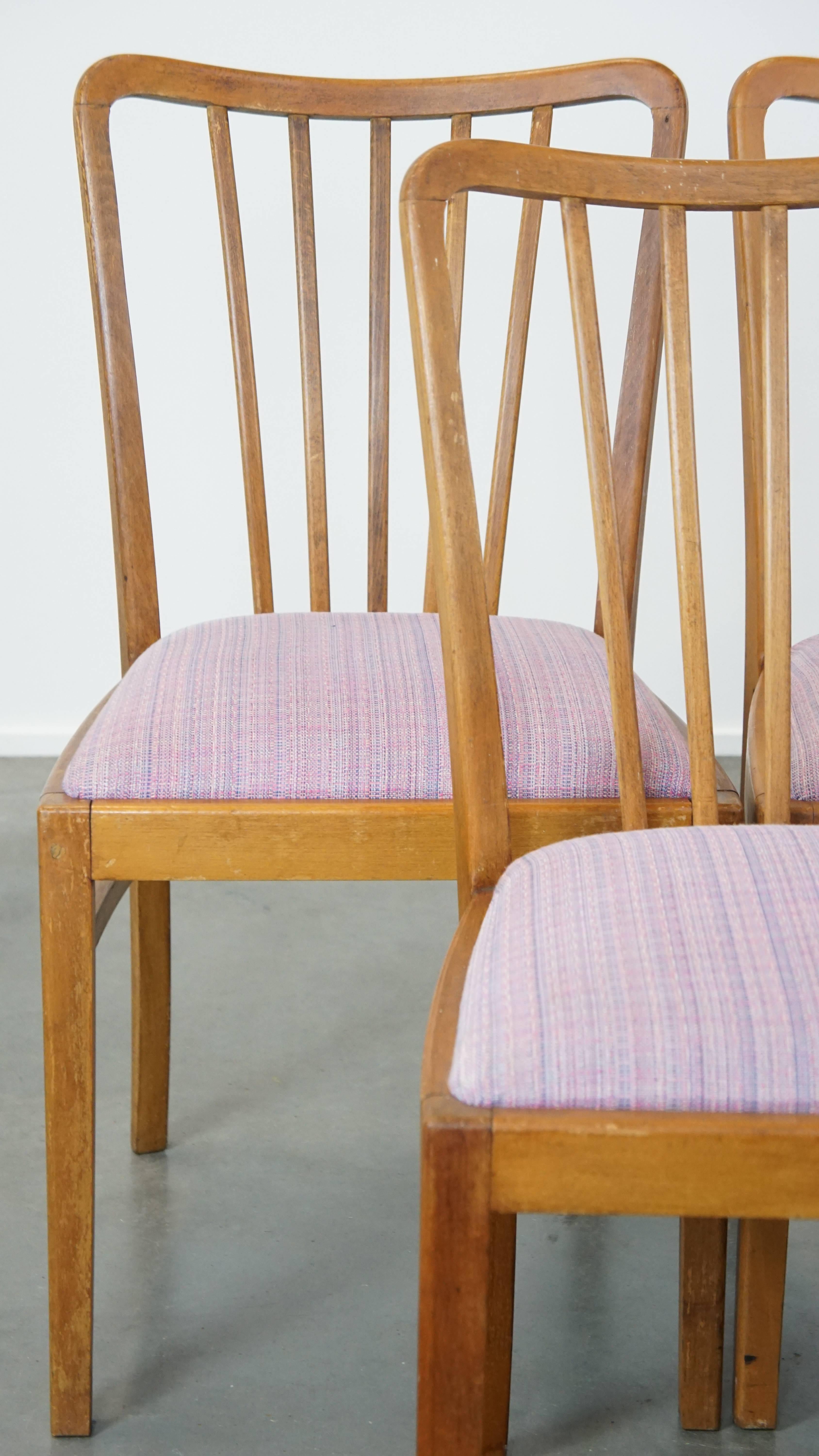 Set di 6 sedie da pranzo vintage di design danese degli anni '70 con tessuto viola in vendita 4