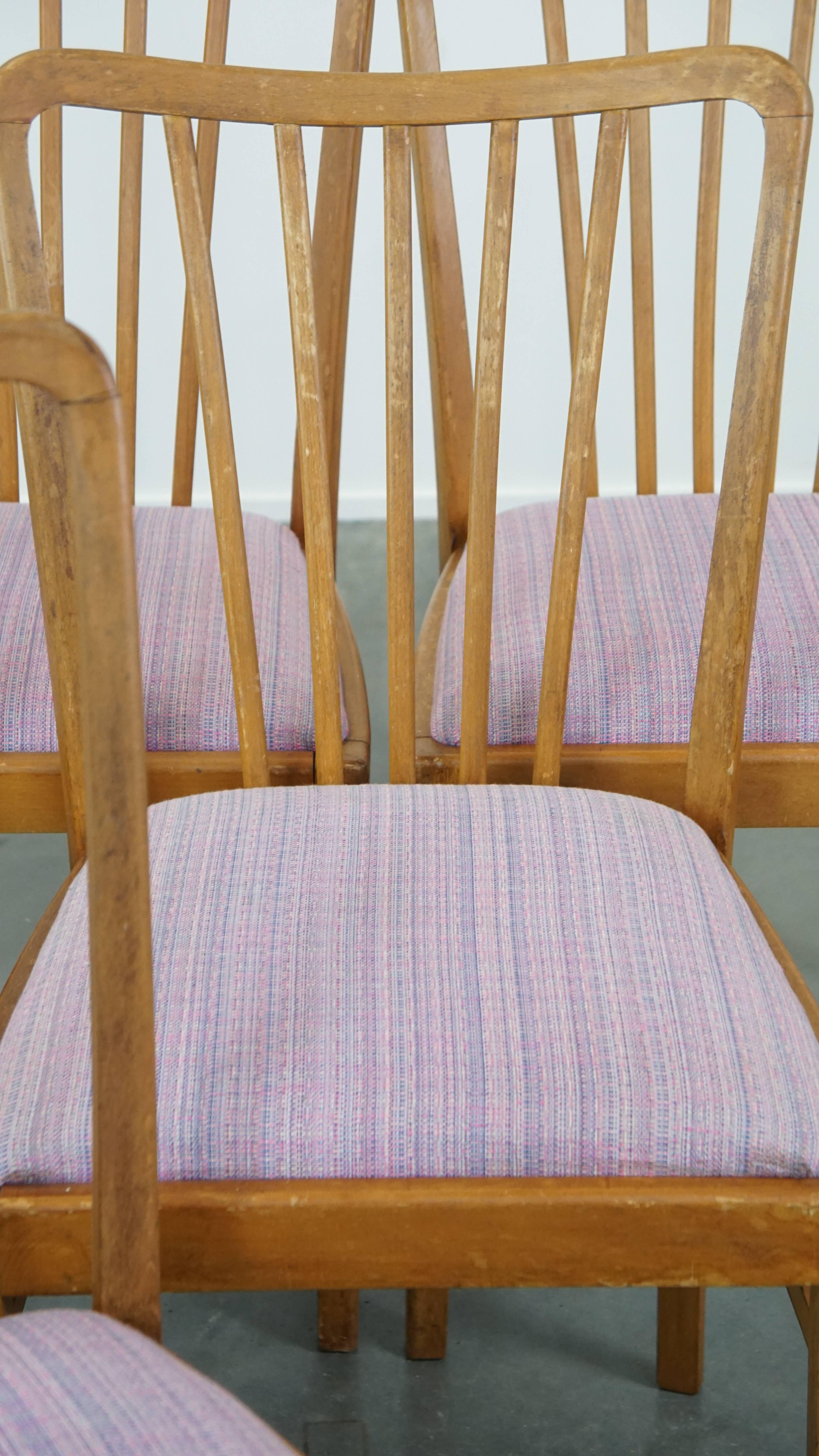 Set di 6 sedie da pranzo vintage di design danese degli anni '70 con tessuto viola in vendita 5
