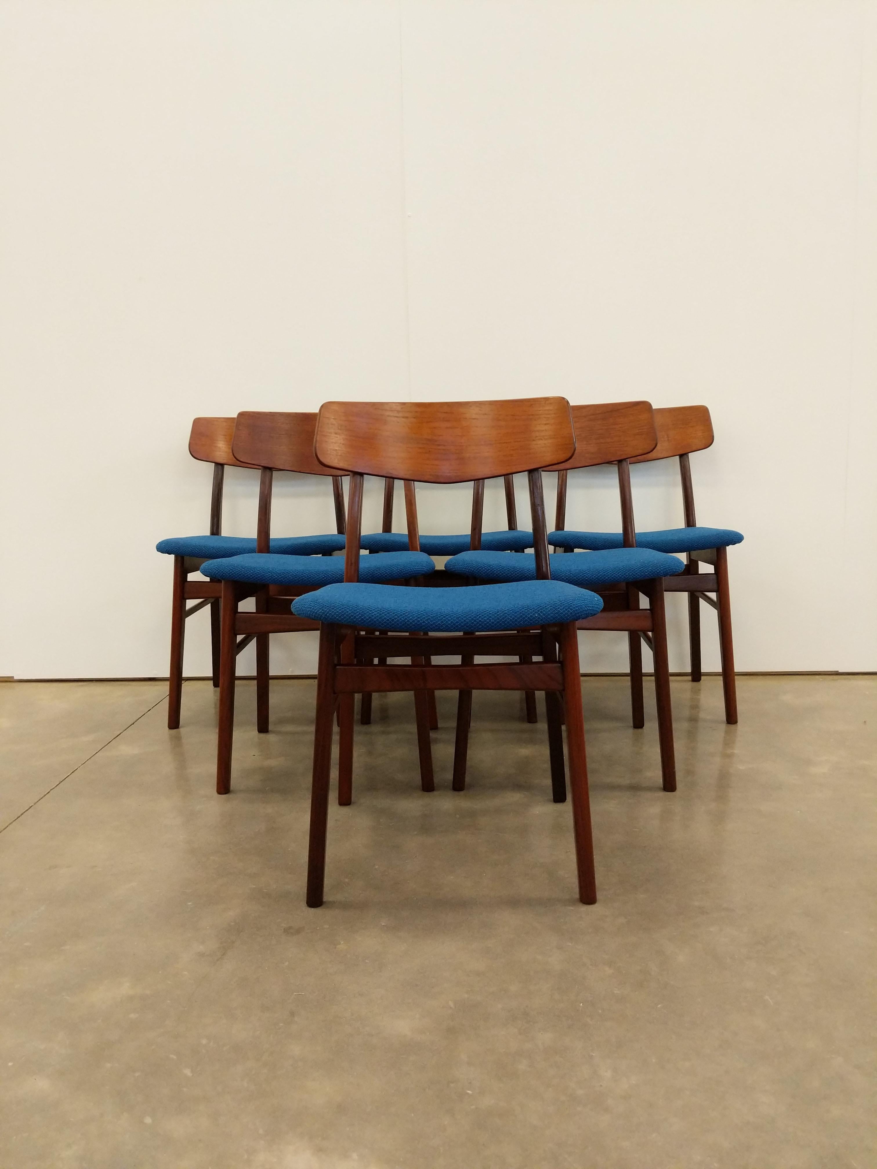 20th Century Set of 6 Vintage Danish Mid Century Modern Dining Chairs For Sale