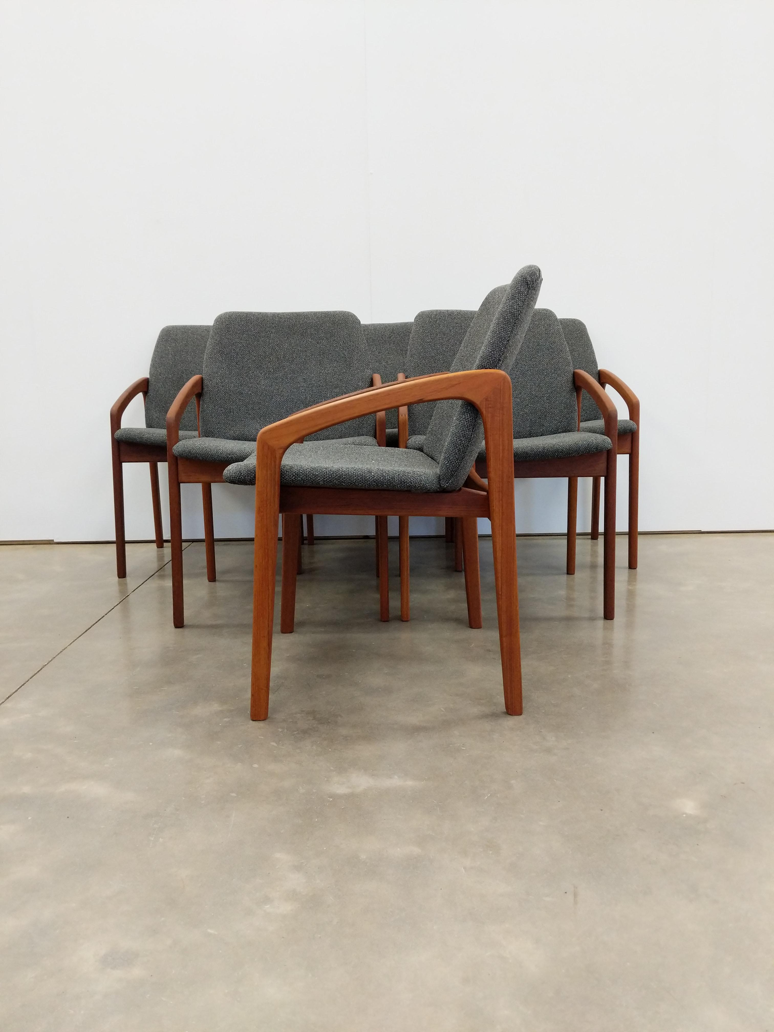 Set of 6 Vintage Danish Modern Teak Chairs by Henning Kjaernulf In Good Condition In Gardiner, NY