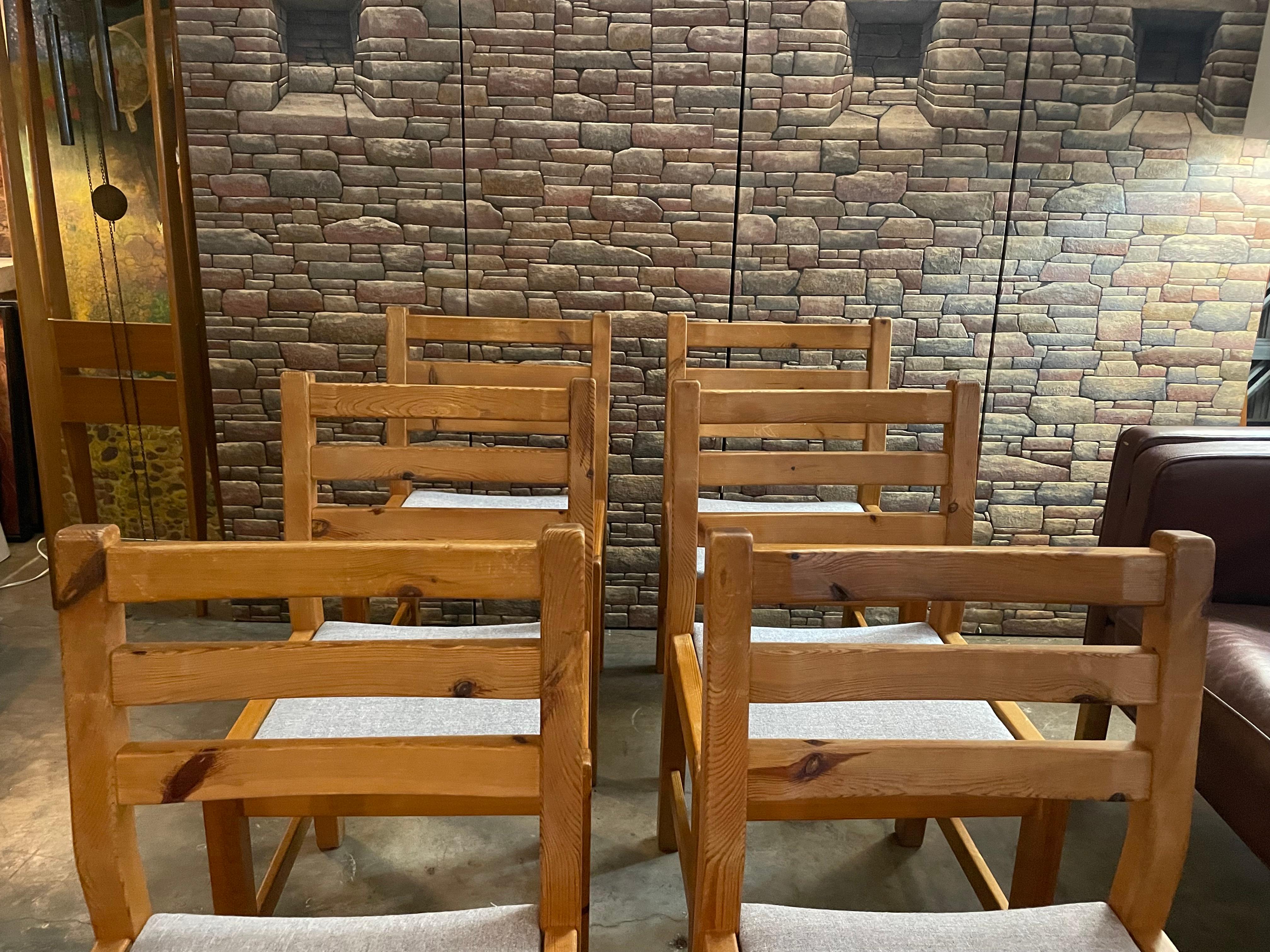 Ensemble de 6 chaises de salle à manger danoises vintage en pin Bon état - En vente à San Antonio, TX