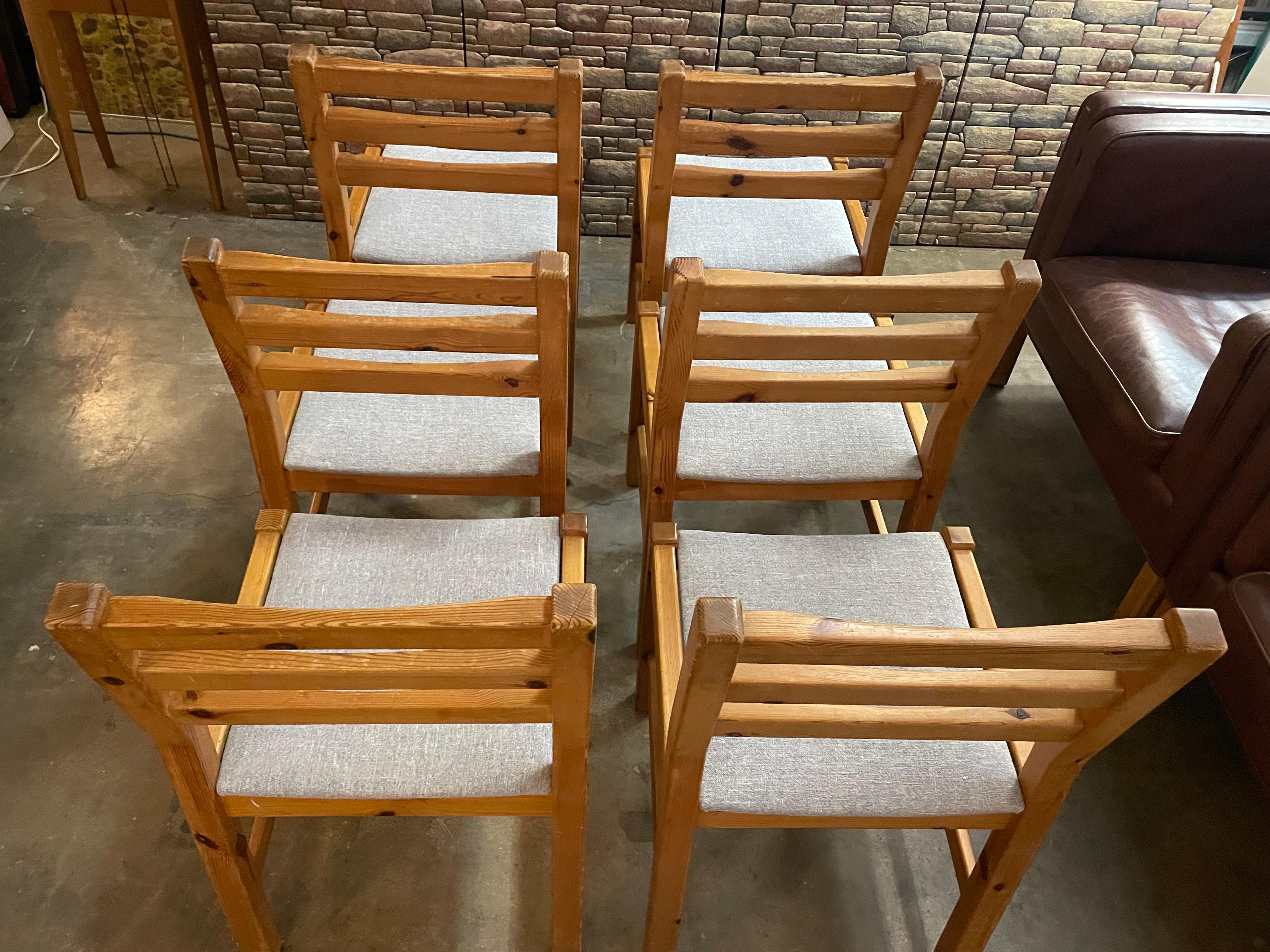 Ensemble de 6 chaises de salle à manger danoises vintage en pin en vente 2