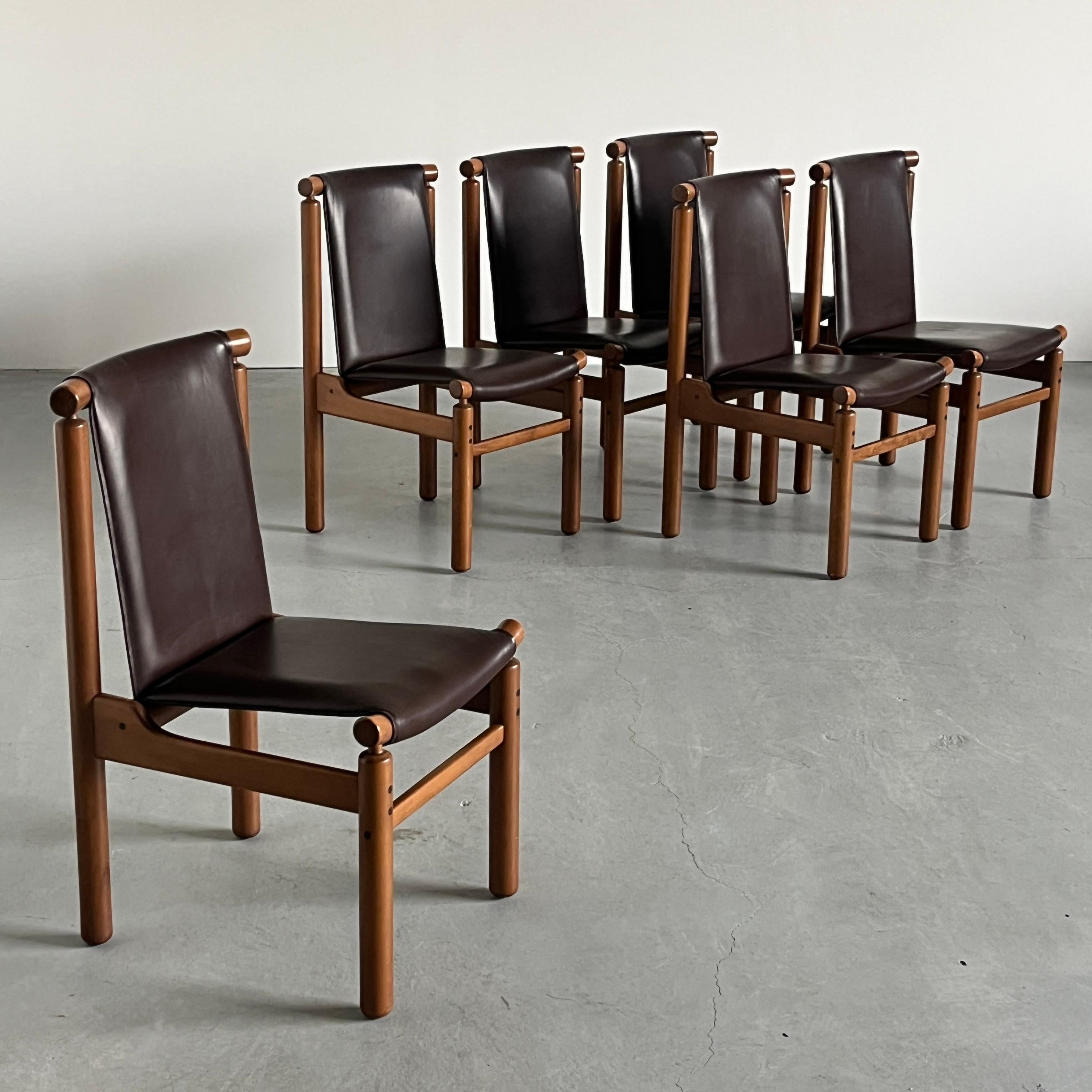 Mid-Century Modern Ensemble de 6 chaises de salle à manger vintage en cuir brun foncé Att. à Ilmari Tapiovaara en vente