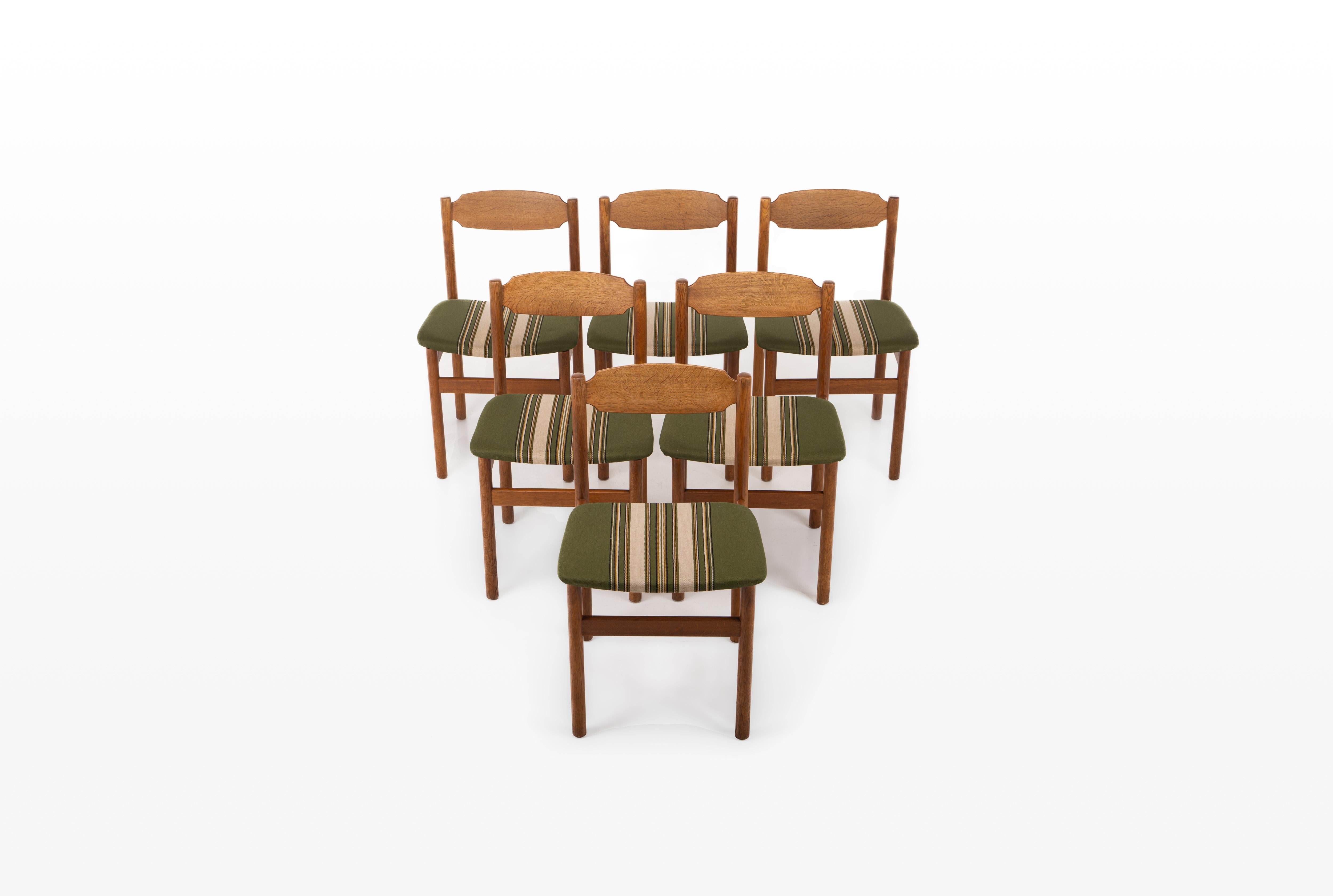 Scandinavian Modern Set of 6 Vintage Dining Chairs in Oak For Sale
