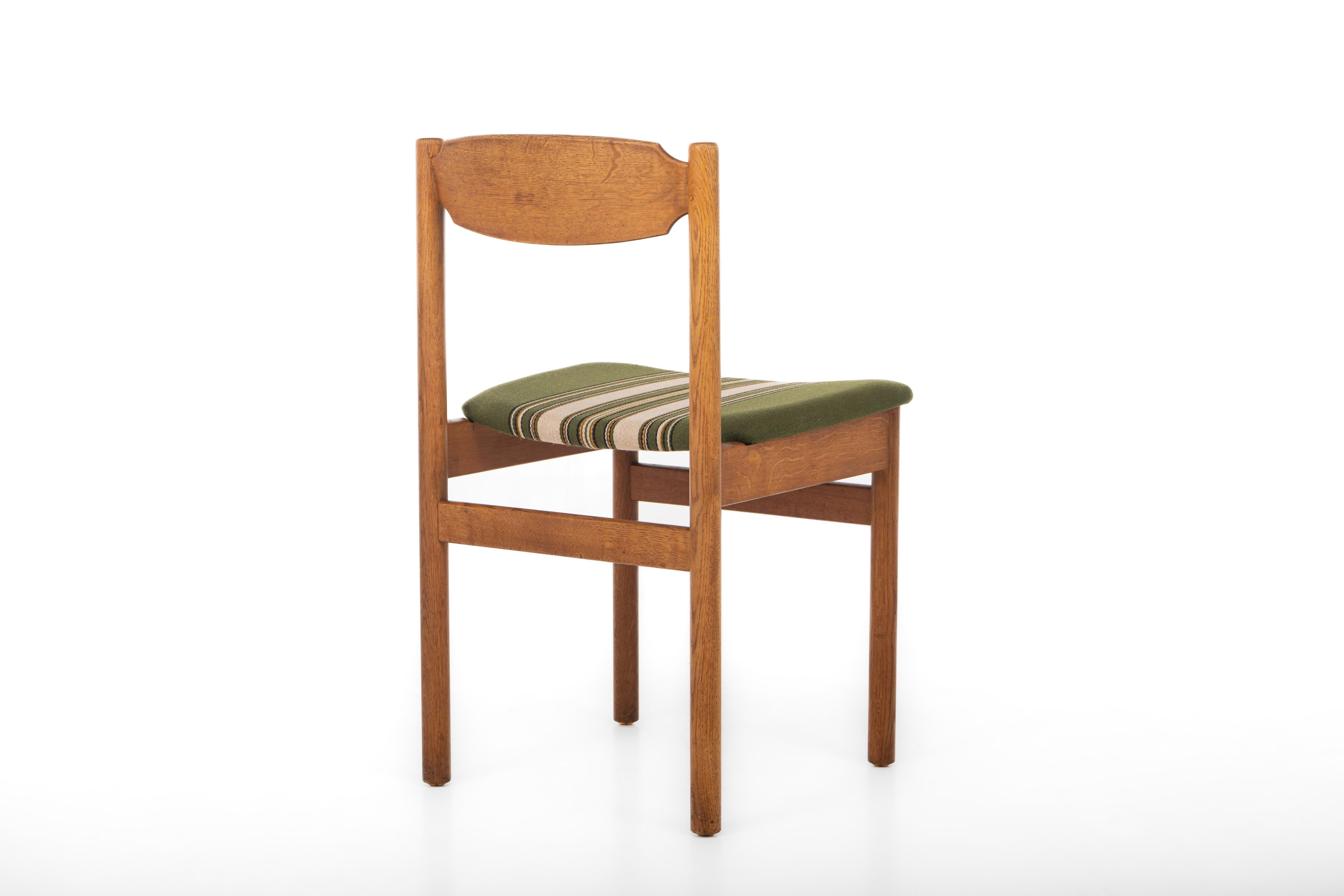 20th Century Set of 6 Vintage Dining Chairs in Oak For Sale