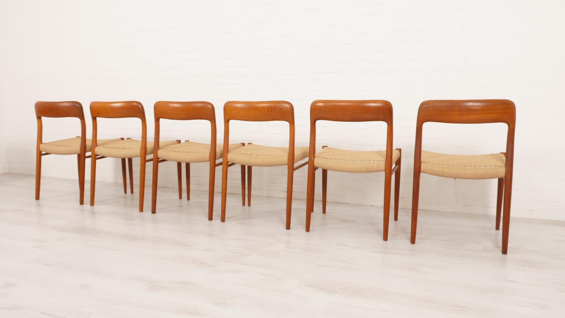 Ensemble de 6 chaises de salle à manger vintage  Niels Otto Møller  Modèle 75  Corde en papier  Teck en vente 3