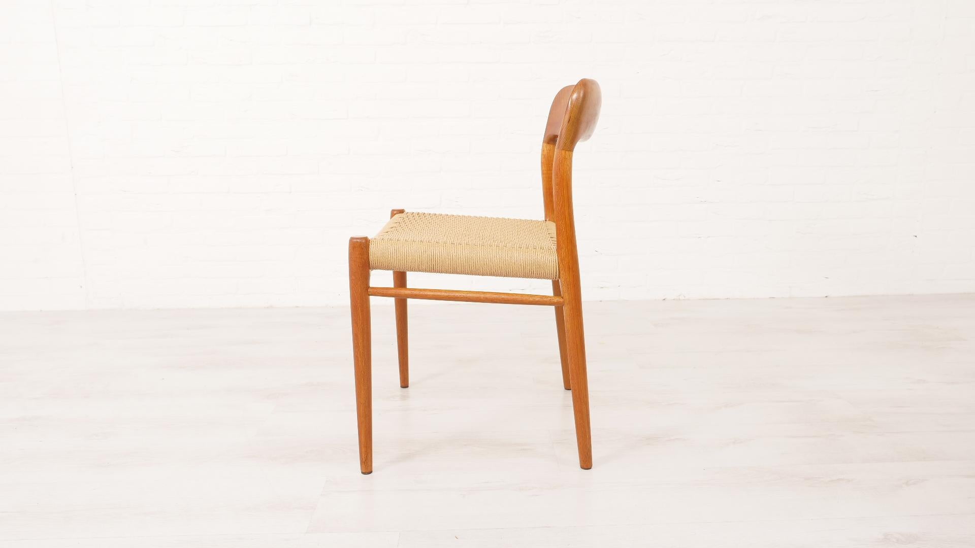 Ensemble de 6 chaises de salle à manger vintage  Niels Otto Møller  Modèle 75  Corde en papier  Teck en vente 5