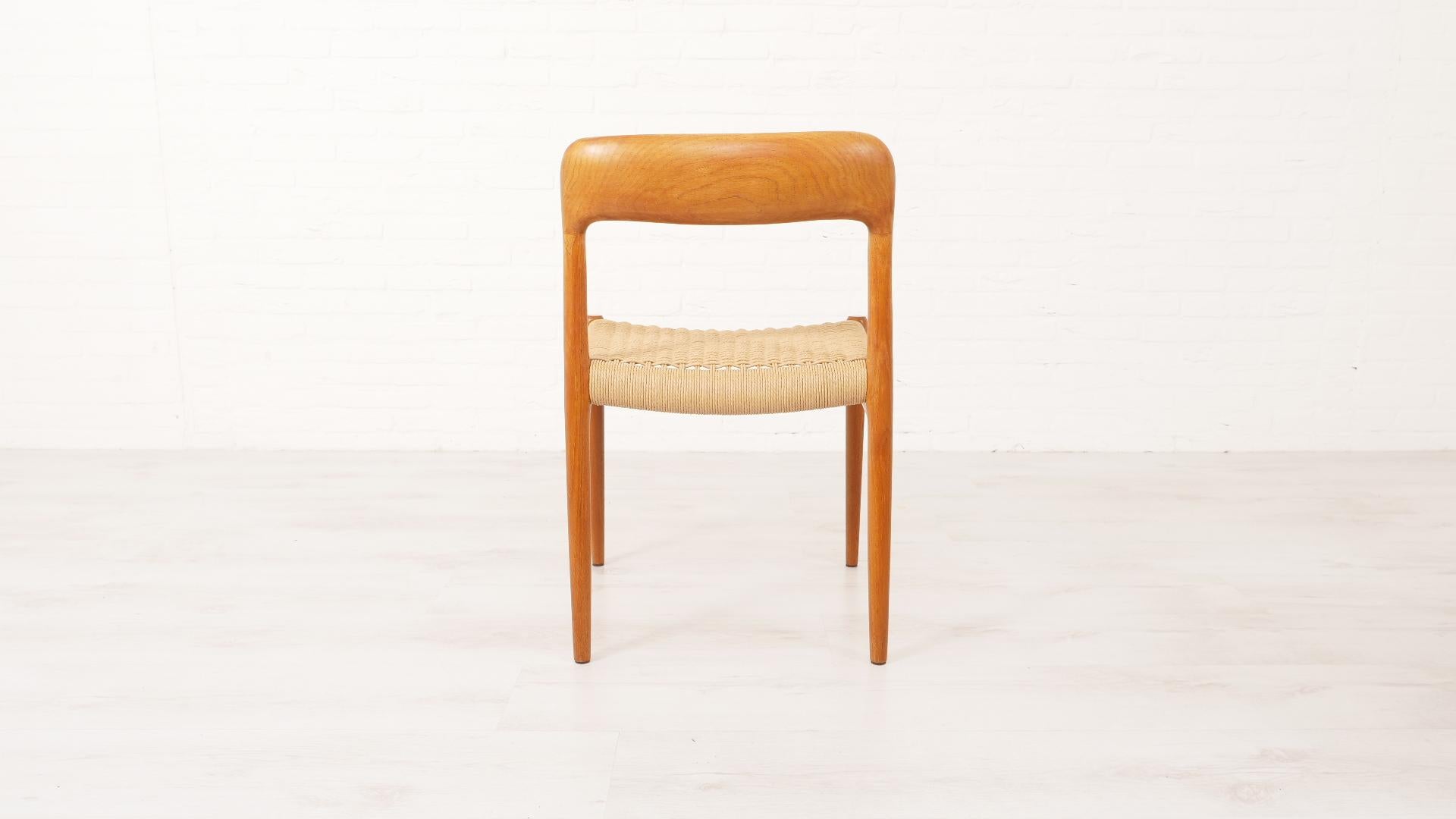 Ensemble de 6 chaises de salle à manger vintage  Niels Otto Møller  Modèle 75  Corde en papier  Teck en vente 6