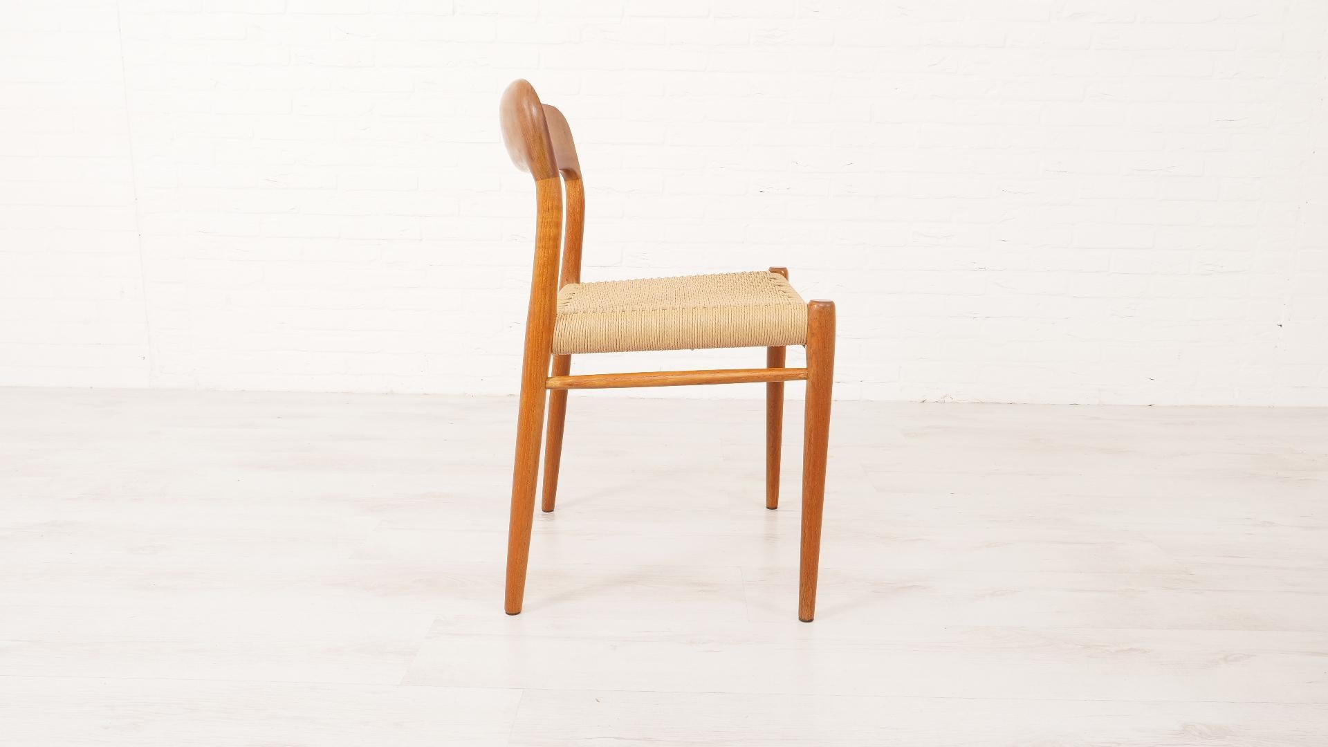 Ensemble de 6 chaises de salle à manger vintage  Niels Otto Møller  Modèle 75  Corde en papier  Teck en vente 7