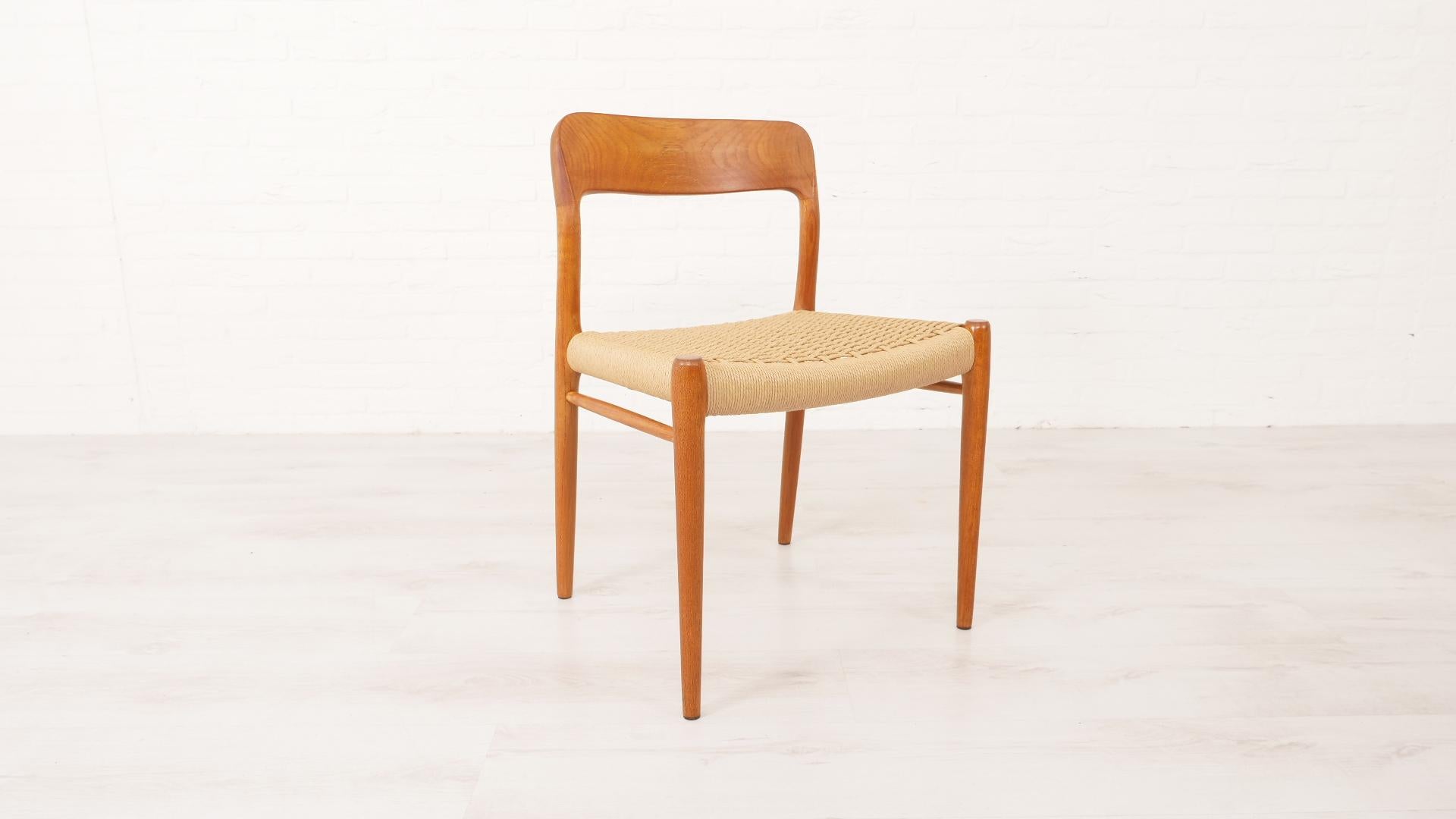 Ensemble de 6 chaises de salle à manger vintage  Niels Otto Møller  Modèle 75  Corde en papier  Teck en vente 9