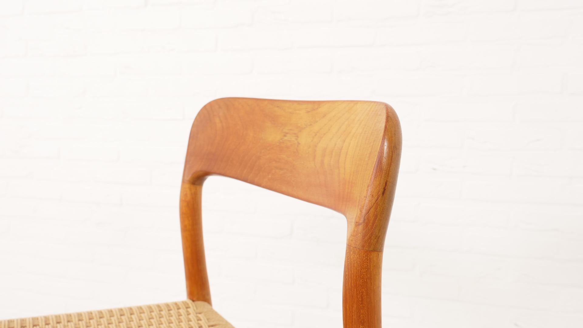 Ensemble de 6 chaises de salle à manger vintage  Niels Otto Møller  Modèle 75  Corde en papier  Teck en vente 10