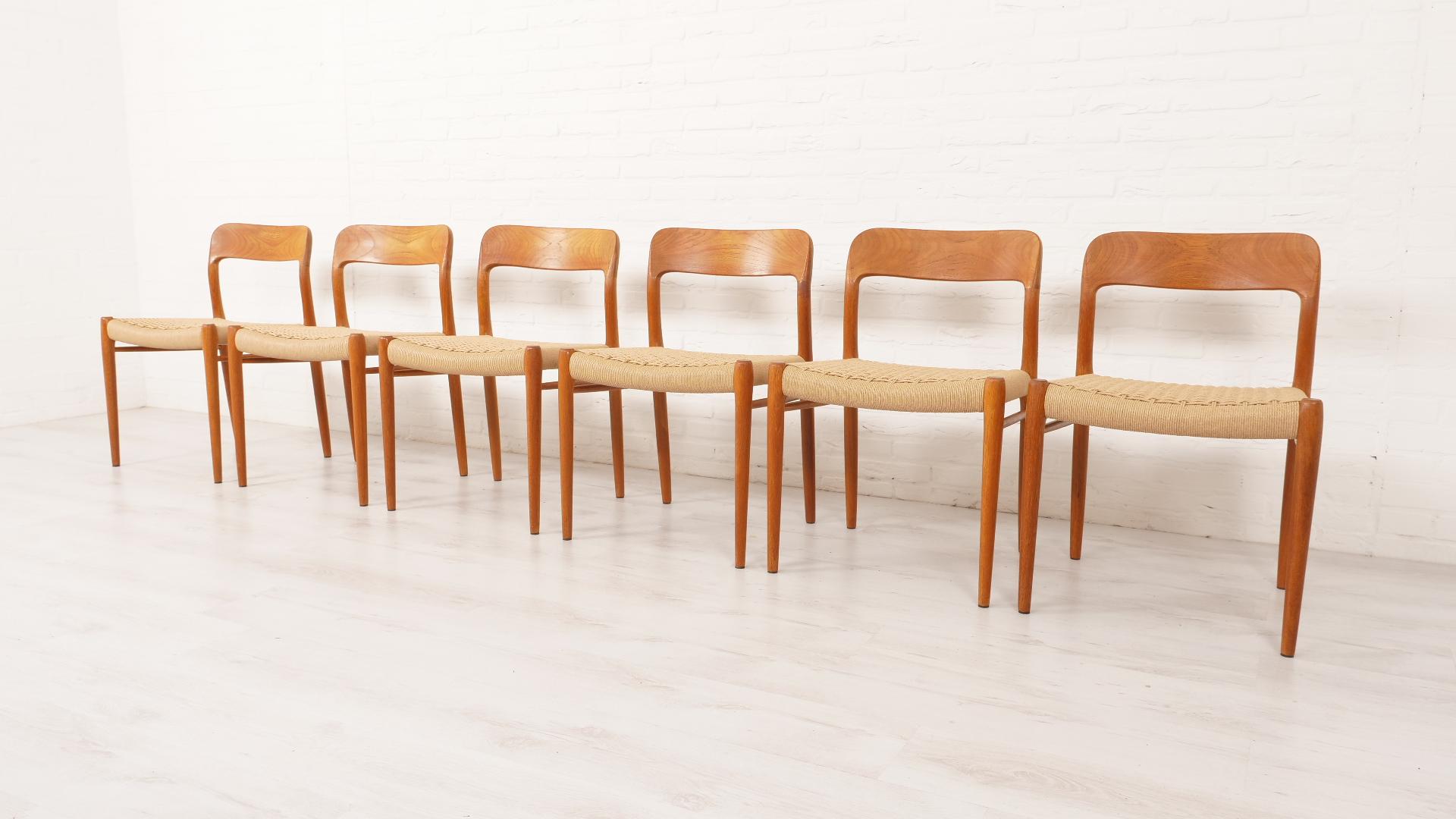Mid-Century Modern Ensemble de 6 chaises de salle à manger vintage  Niels Otto Møller  Modèle 75  Corde en papier  Teck en vente