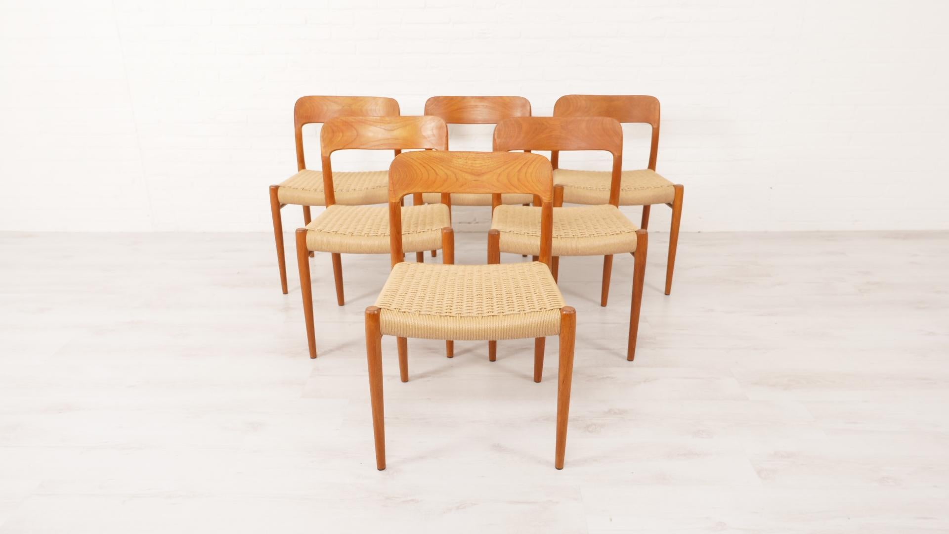 Ensemble de 6 chaises de salle à manger vintage  Niels Otto Møller  Modèle 75  Corde en papier  Teck Excellent état - En vente à VEENENDAAL, NL