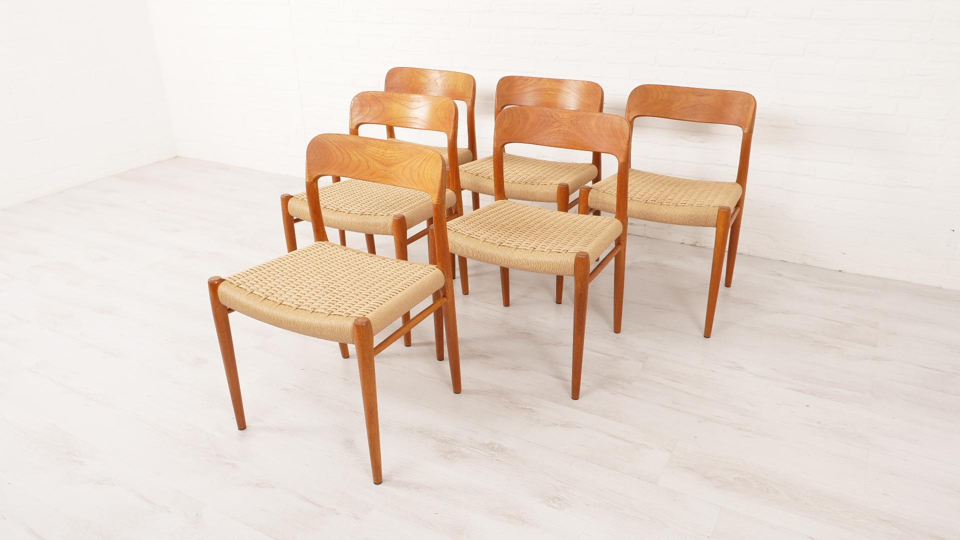 Milieu du XXe siècle Ensemble de 6 chaises de salle à manger vintage  Niels Otto Møller  Modèle 75  Corde en papier  Teck en vente