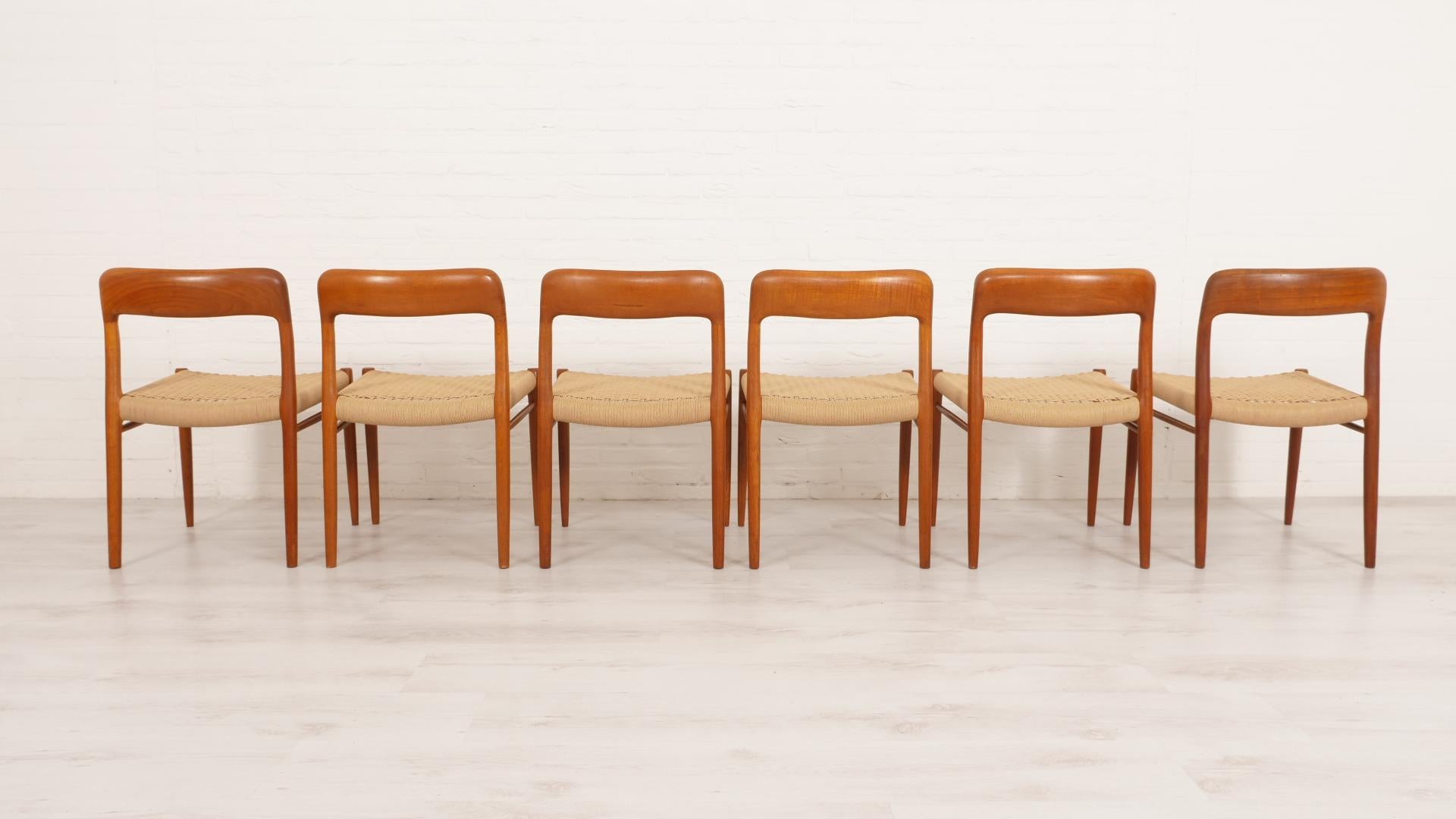 Ensemble de 6 chaises de salle à manger vintage  Niels Otto Møller  Modèle 75  Corde en papier  Teck en vente 2