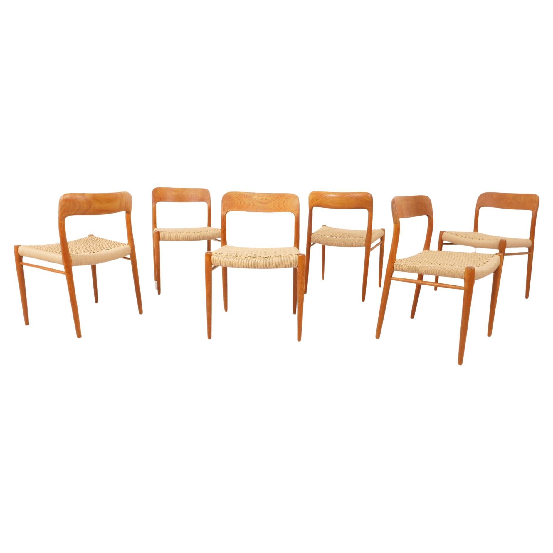 Ensemble de 6 chaises de salle à manger vintage  Niels Otto Møller  Modèle 75  Corde en papier  Teck en vente