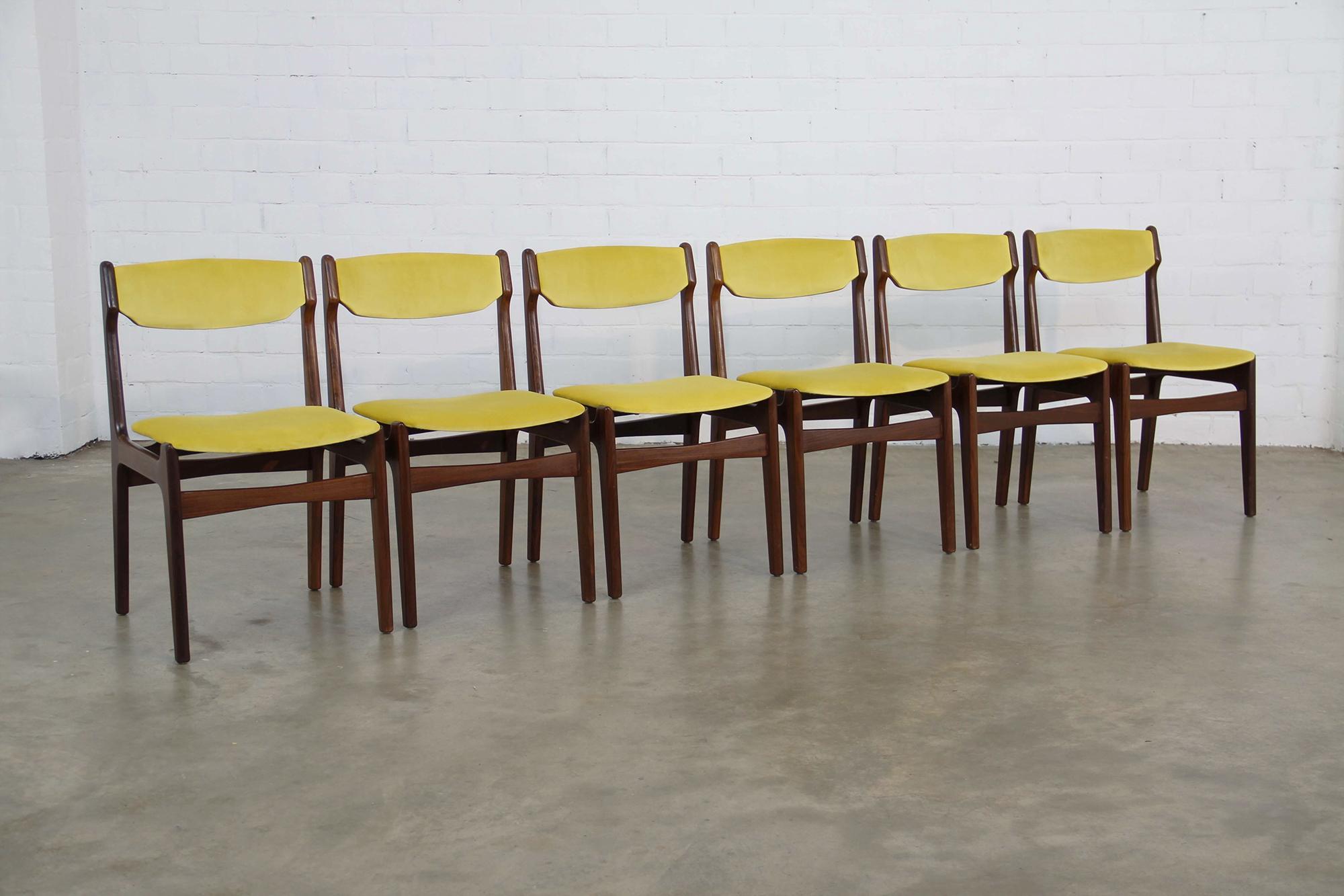 Nice set of six dining chairs in a new yellow velvet upholstery.
   