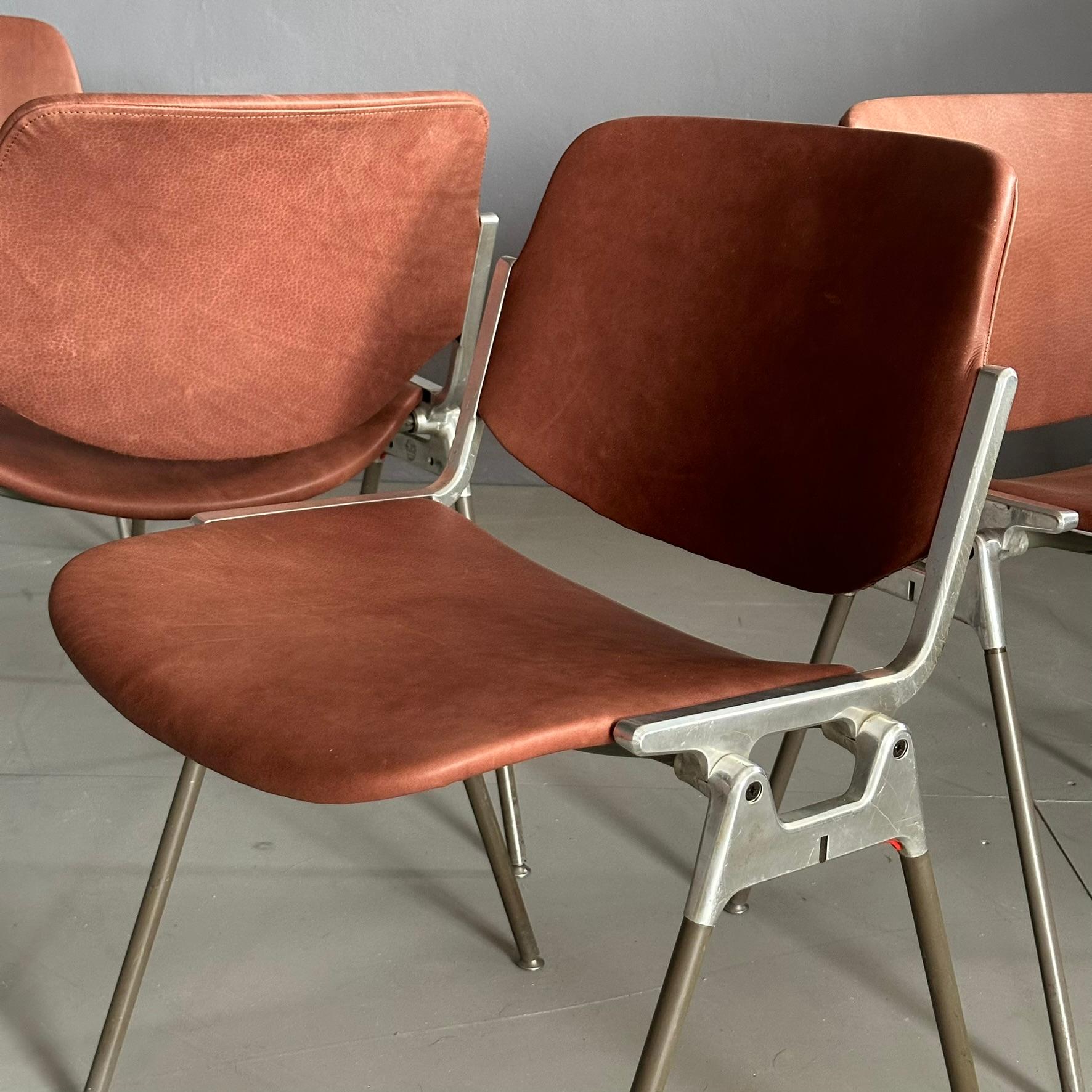 Set of 6 vintage DSC 106 chairs 1970,  by Giancarlo Piretti for Anonima Castelli In Good Condition For Sale In Milan, IT