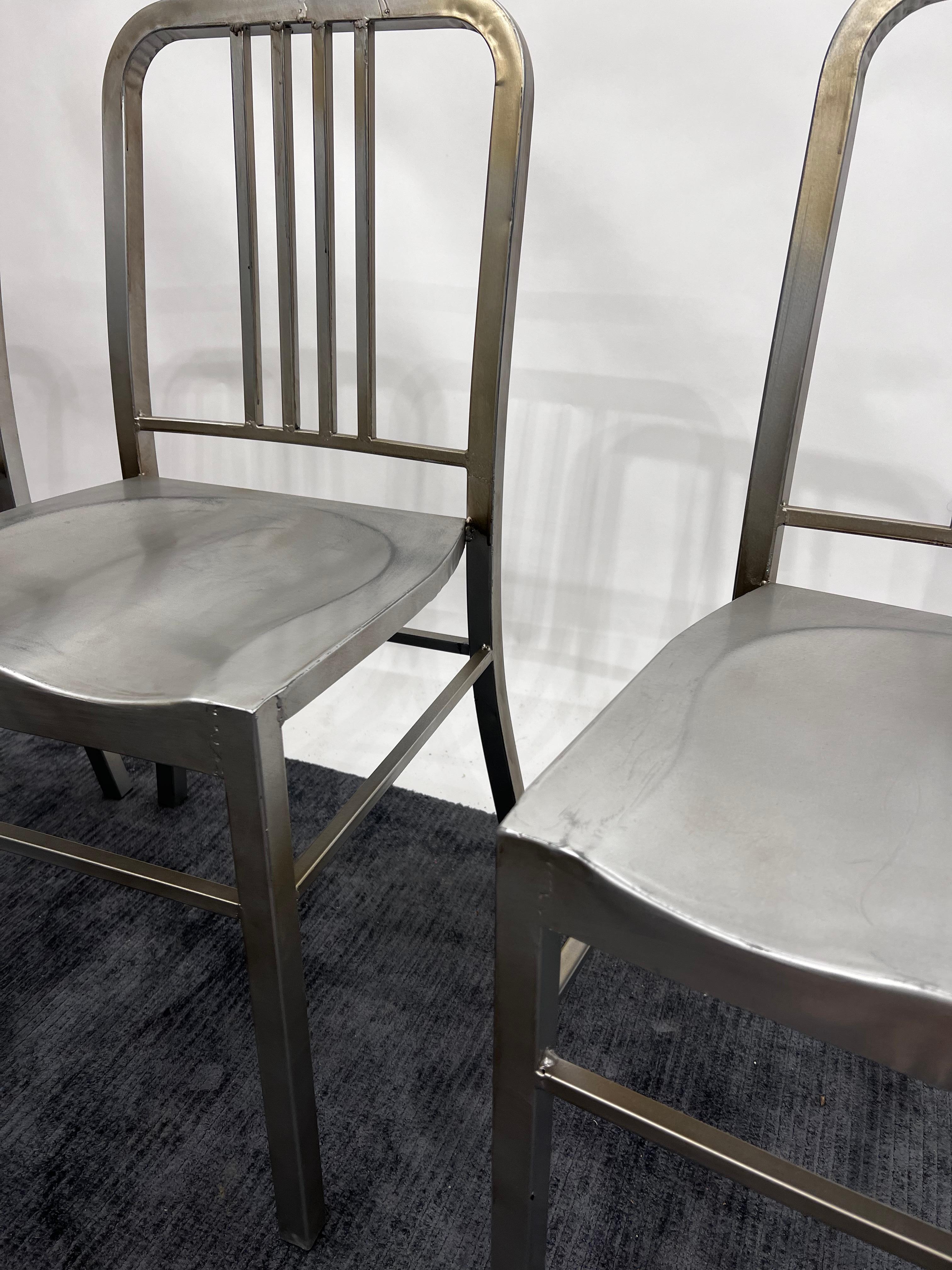 Ensemble de 6 chaises vintage de style Emeco en métal bleu marine en vente 4