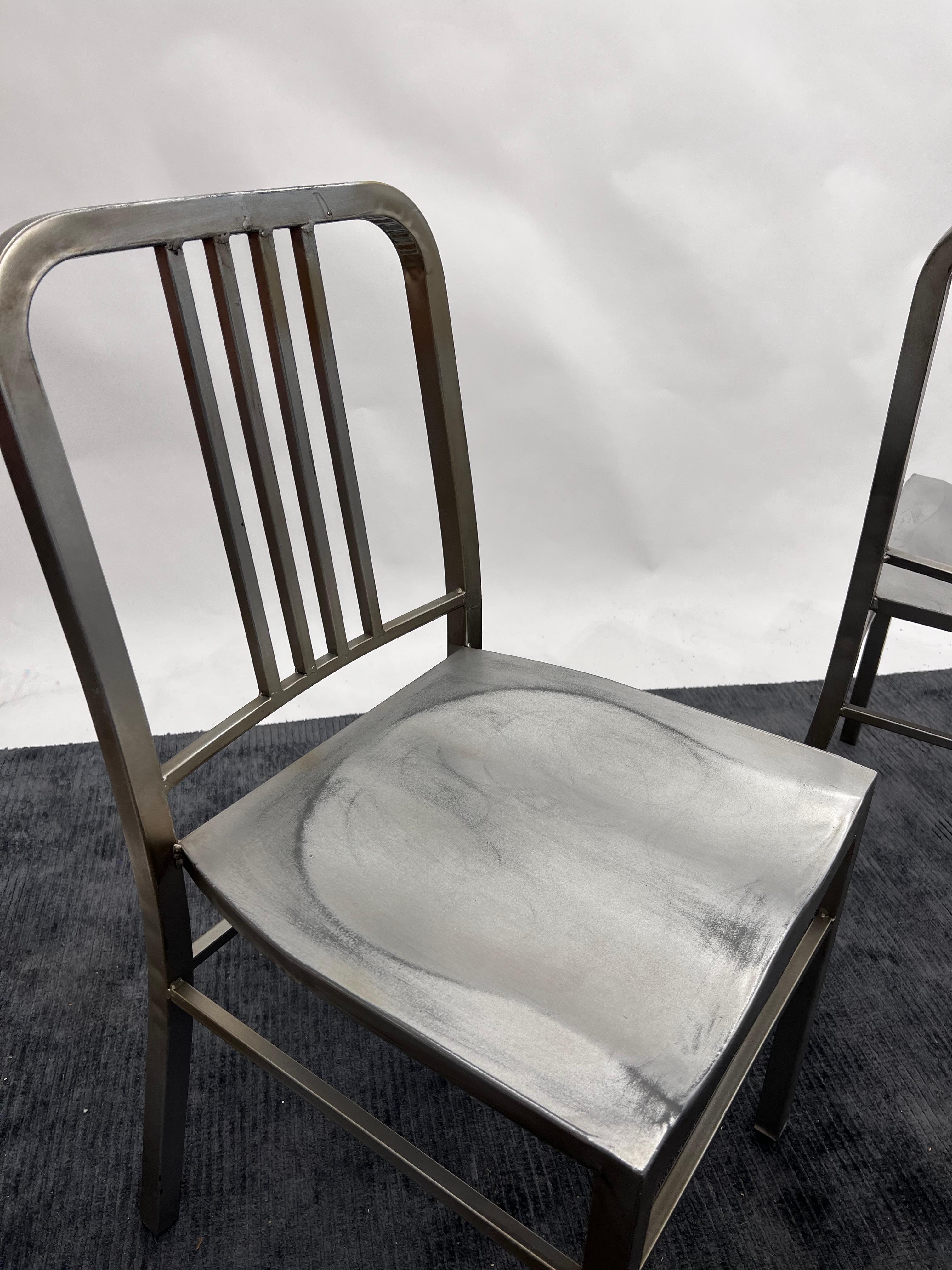 20ième siècle Ensemble de 6 chaises vintage de style Emeco en métal bleu marine en vente