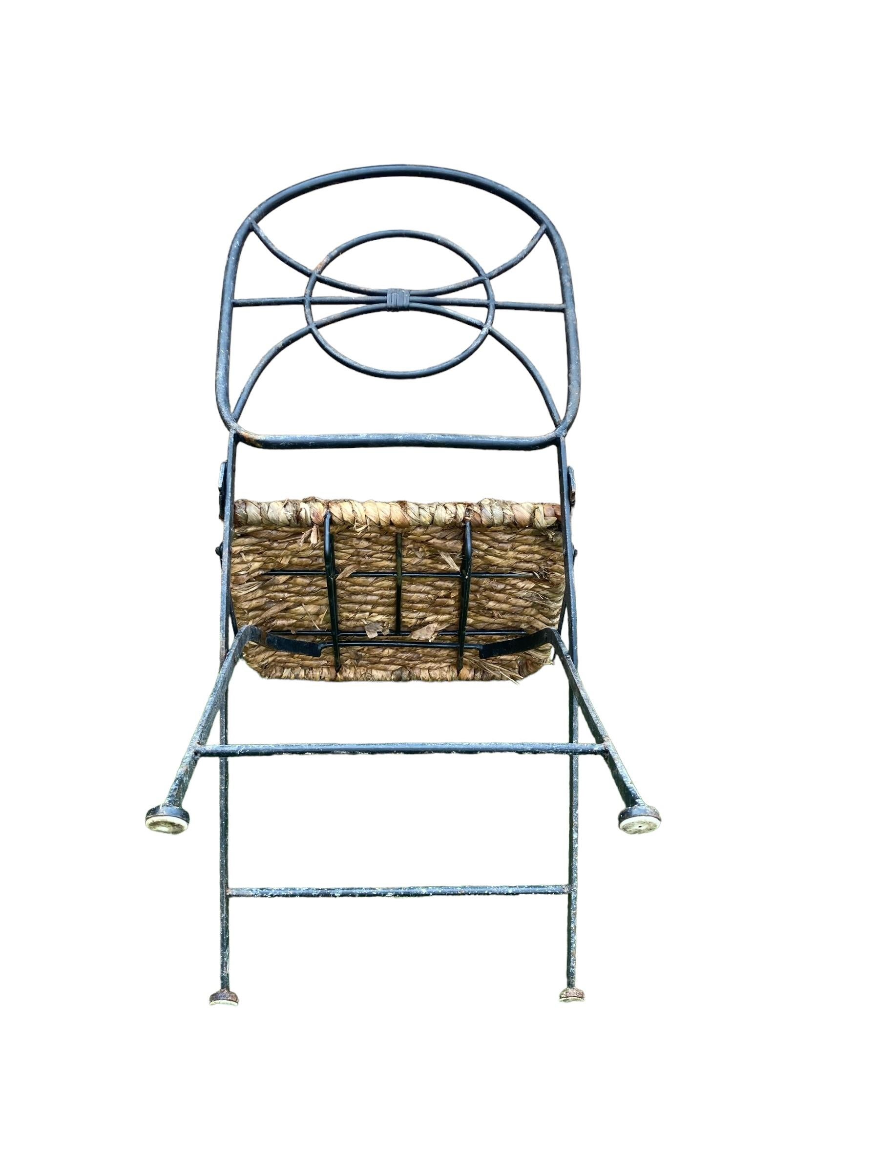 Tissé à la main Ensemble de 6 chaises de jardin vintage pliantes en fer forgé et osier en vente