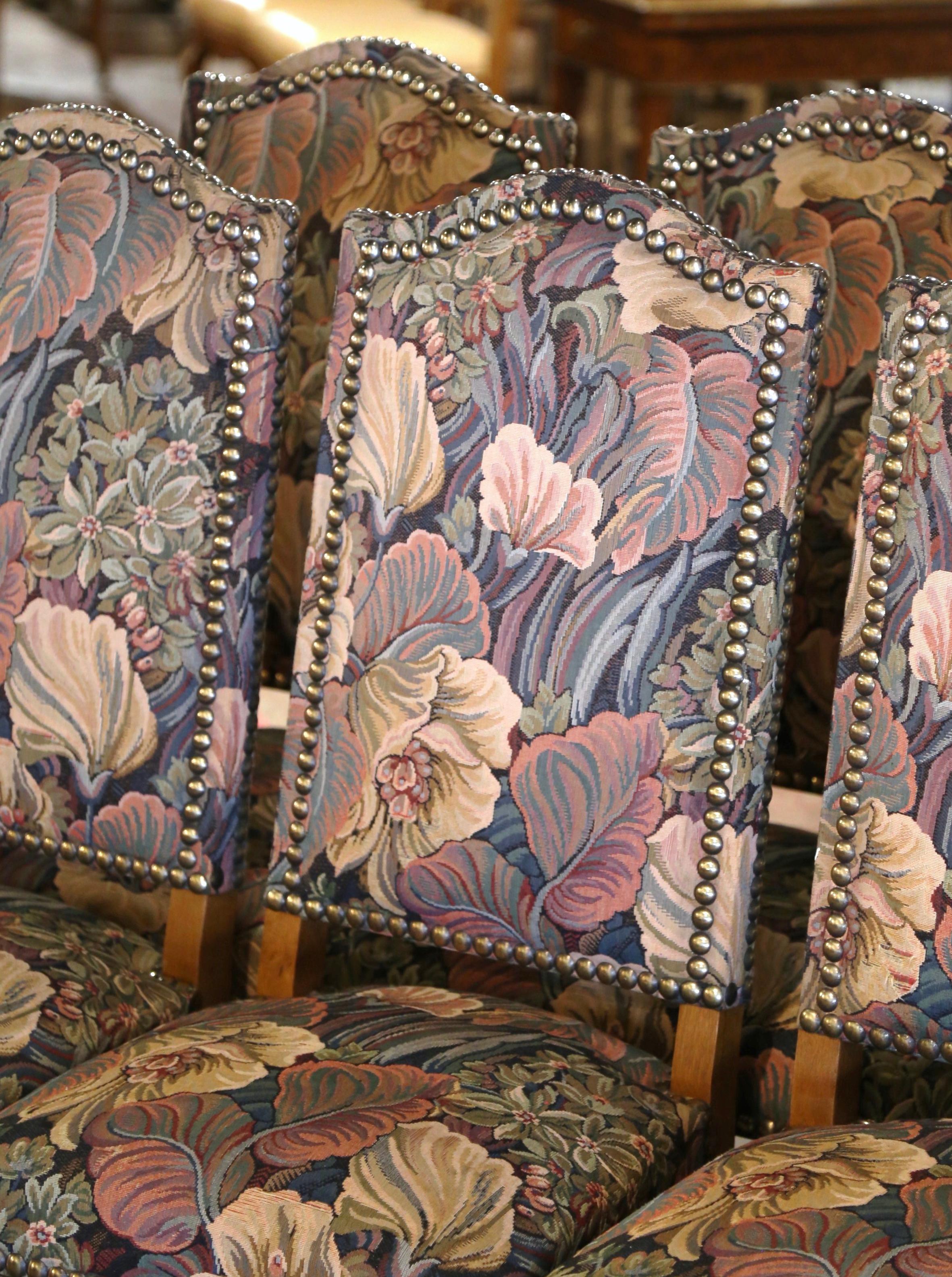 Louis XIII Ensemble de 6 chaises de salle à manger vintage françaises en peau de mouton sculptée avec tapisserie en vente