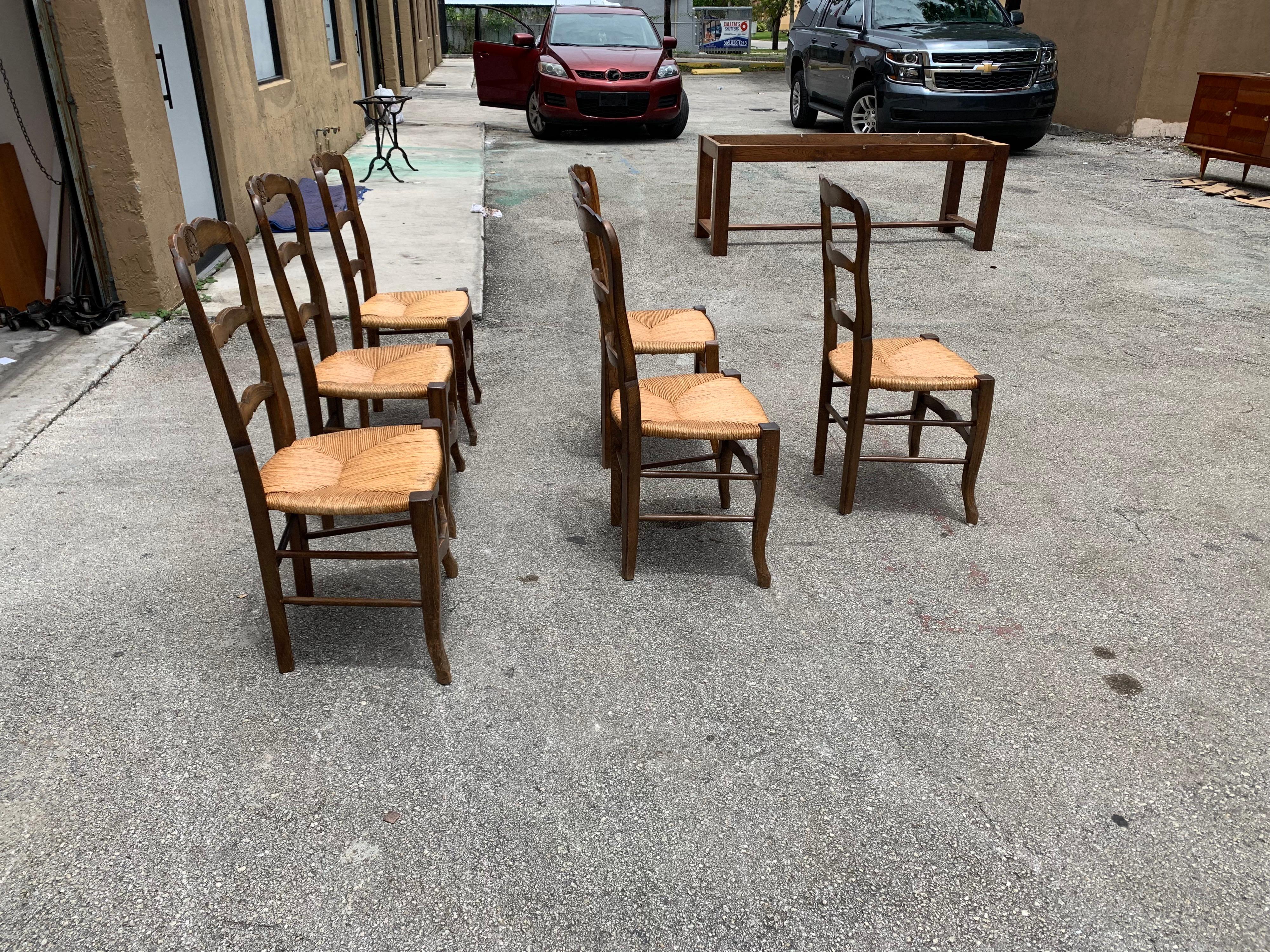 Set of 6 Vintage French Country Rush Seat Solid Walnut Dining Chairs, 1910s In Good Condition In Hialeah, FL