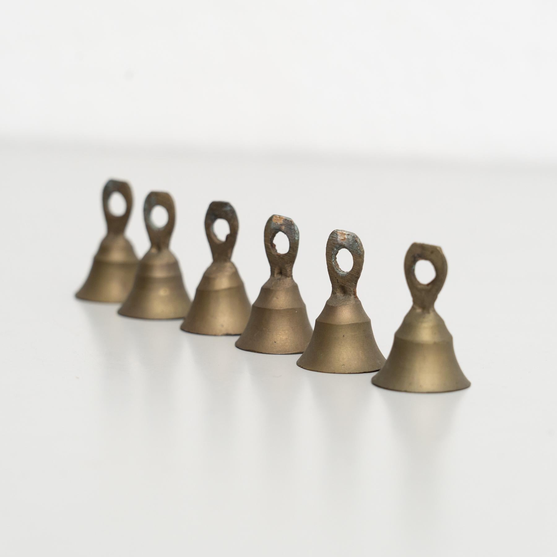 Set di 6 campanelle francesi vintage in metallo - CIRCA 1940 in vendita 3