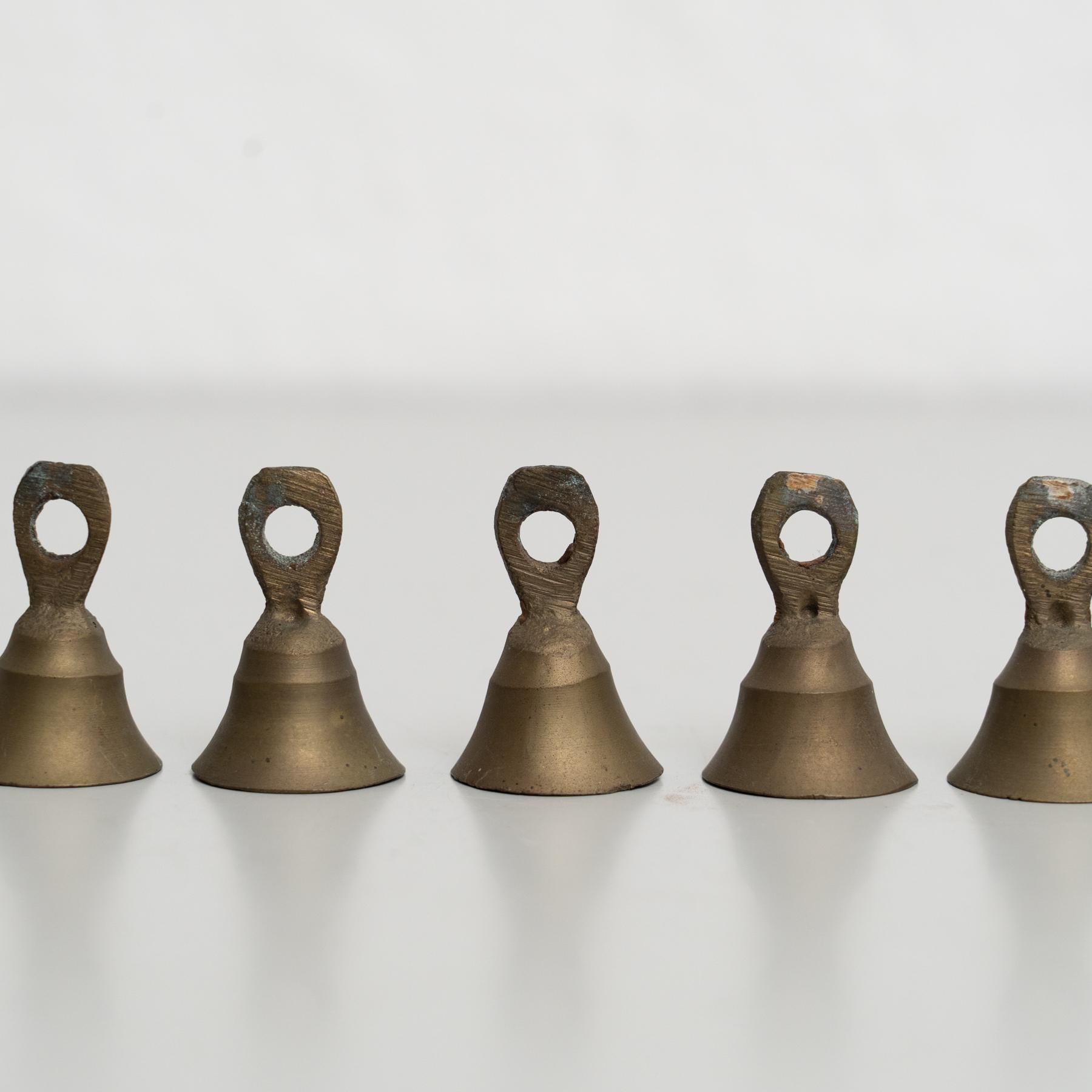 Bronzo Set di 6 campanelle francesi vintage in metallo - CIRCA 1940 in vendita