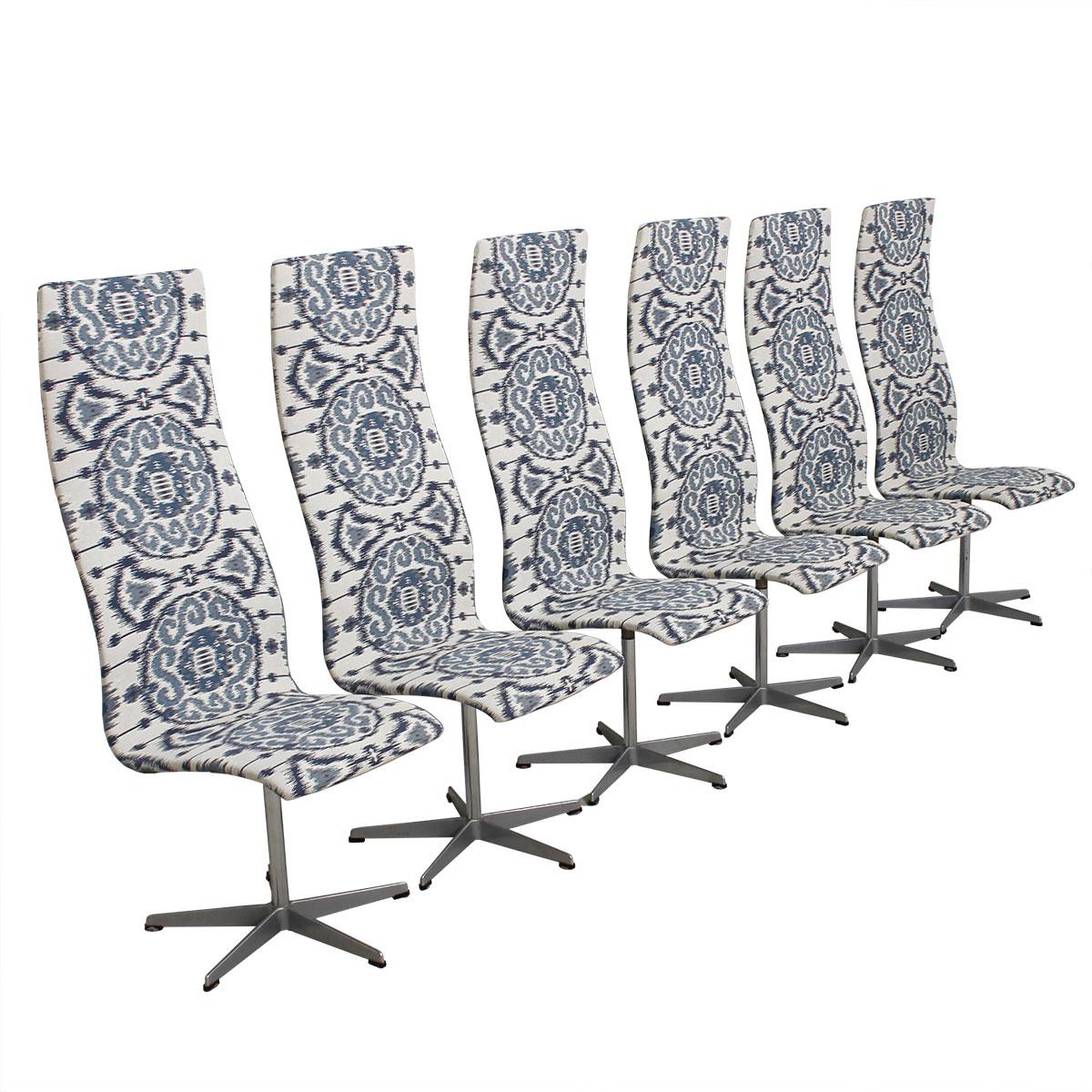 Set of 6 Vintage Fritz Hansen Oxford Chairs in New Blue & White Ikat, 70’s

Additional information:
Material: Upholstery, steel
We are extremely proud to offer this stunning (early production) set of six high back chairs by Arne Jacobsen for