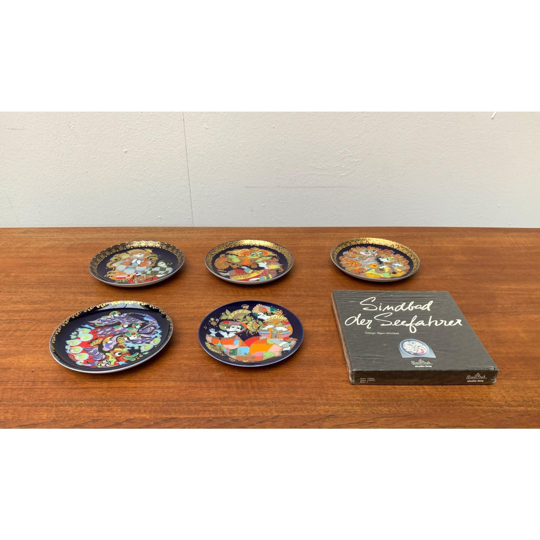 6 Limited Edition Orient-Sammelteller (Aladin, Sindbad etc.) von Bjørn Wiinblad für Rosenthal. Durchmesser 15,5-16,5 cm Dieses Stück ist mit einem Zuordnungszeichen versehen. Ich bin sicher, dass es vollständig authentisch ist und übernehme die