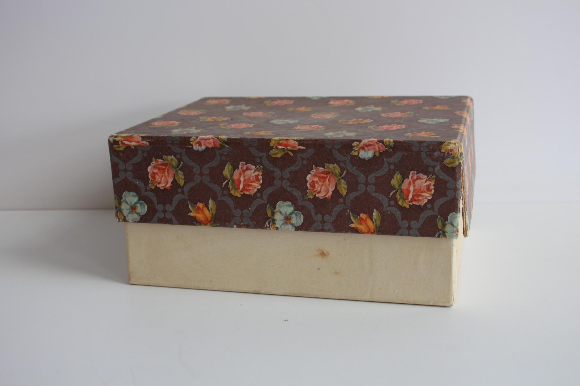 Satz von 6 Gläsern mit Jagdmotiven und Zinnmedaillons, circa 1970er Jahre (Moderne der Mitte des Jahrhunderts) im Angebot